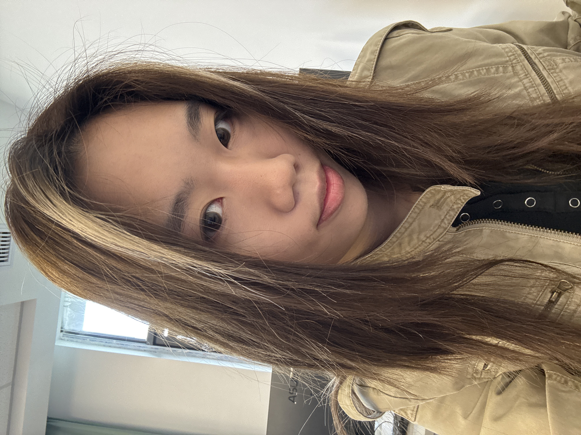 Woman Takes Multiple Bathroom Selfies in Nan'an District