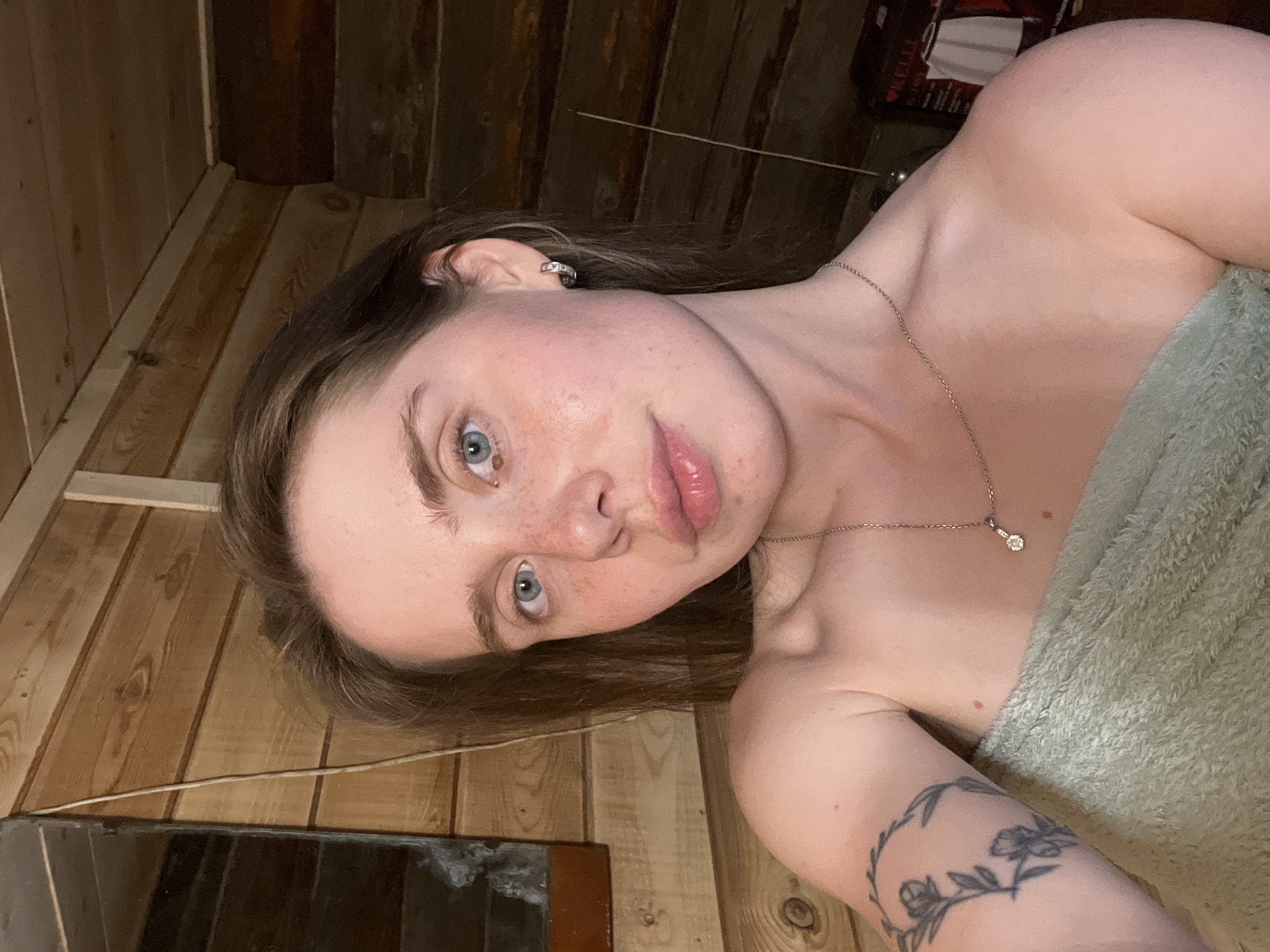 Woman documents sauna experience in Chaikovsky, Russia