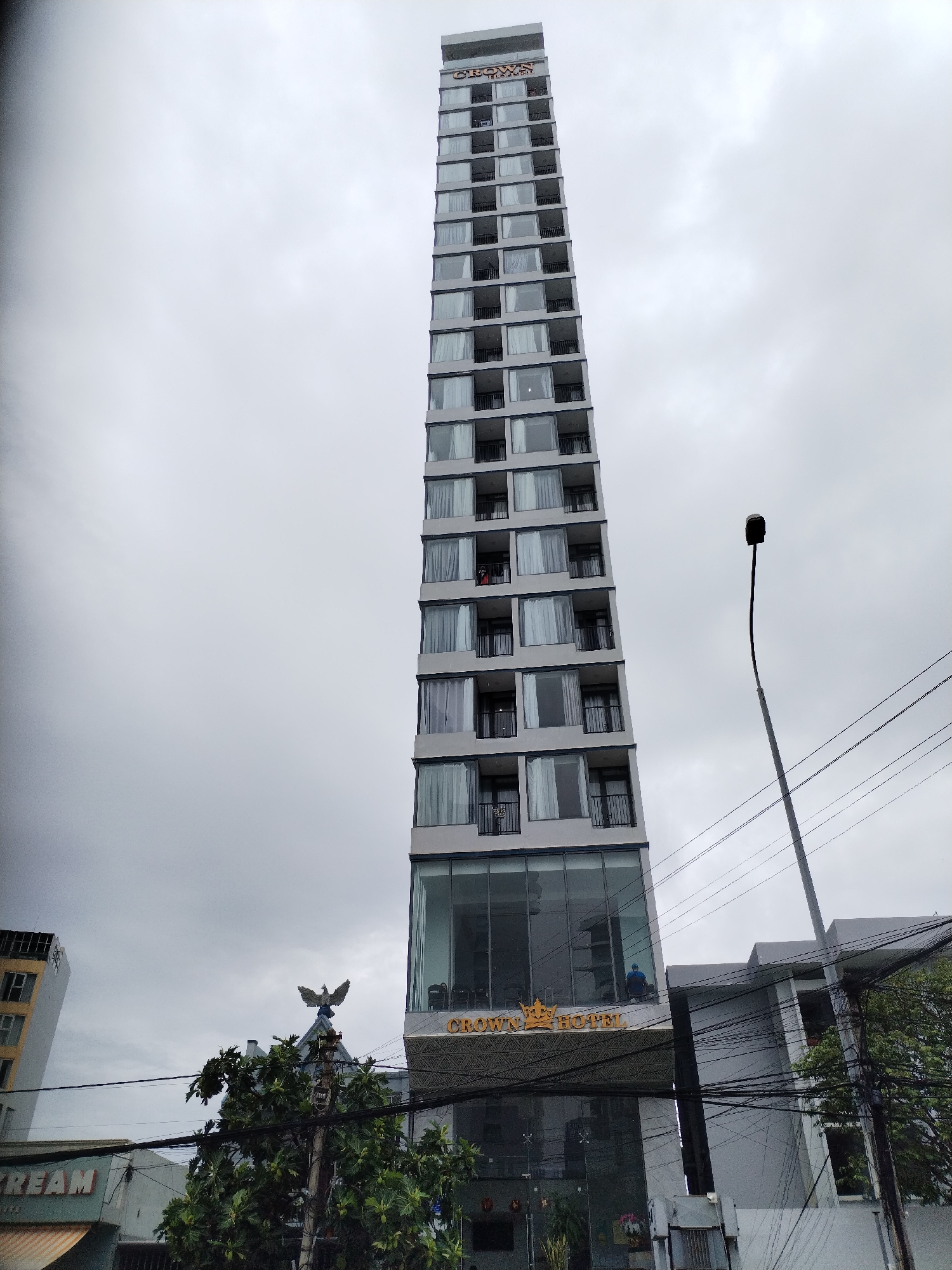 Observer documents daily life in Nha Trang during overcast morning