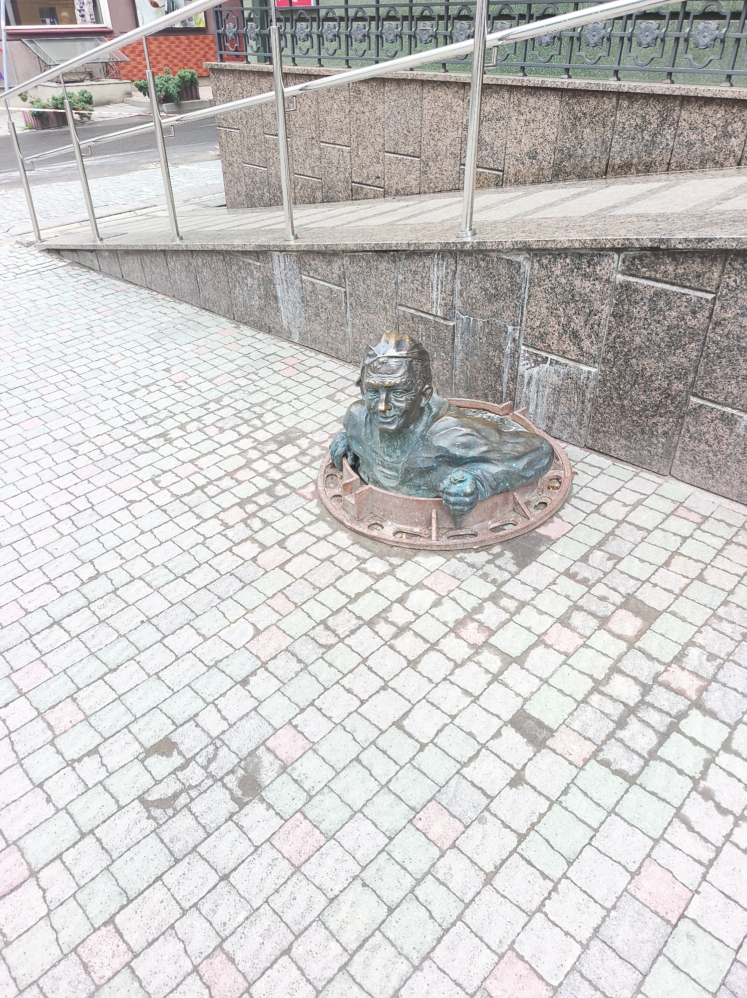 Ordinary afternoon moments captured across Ternopil city center