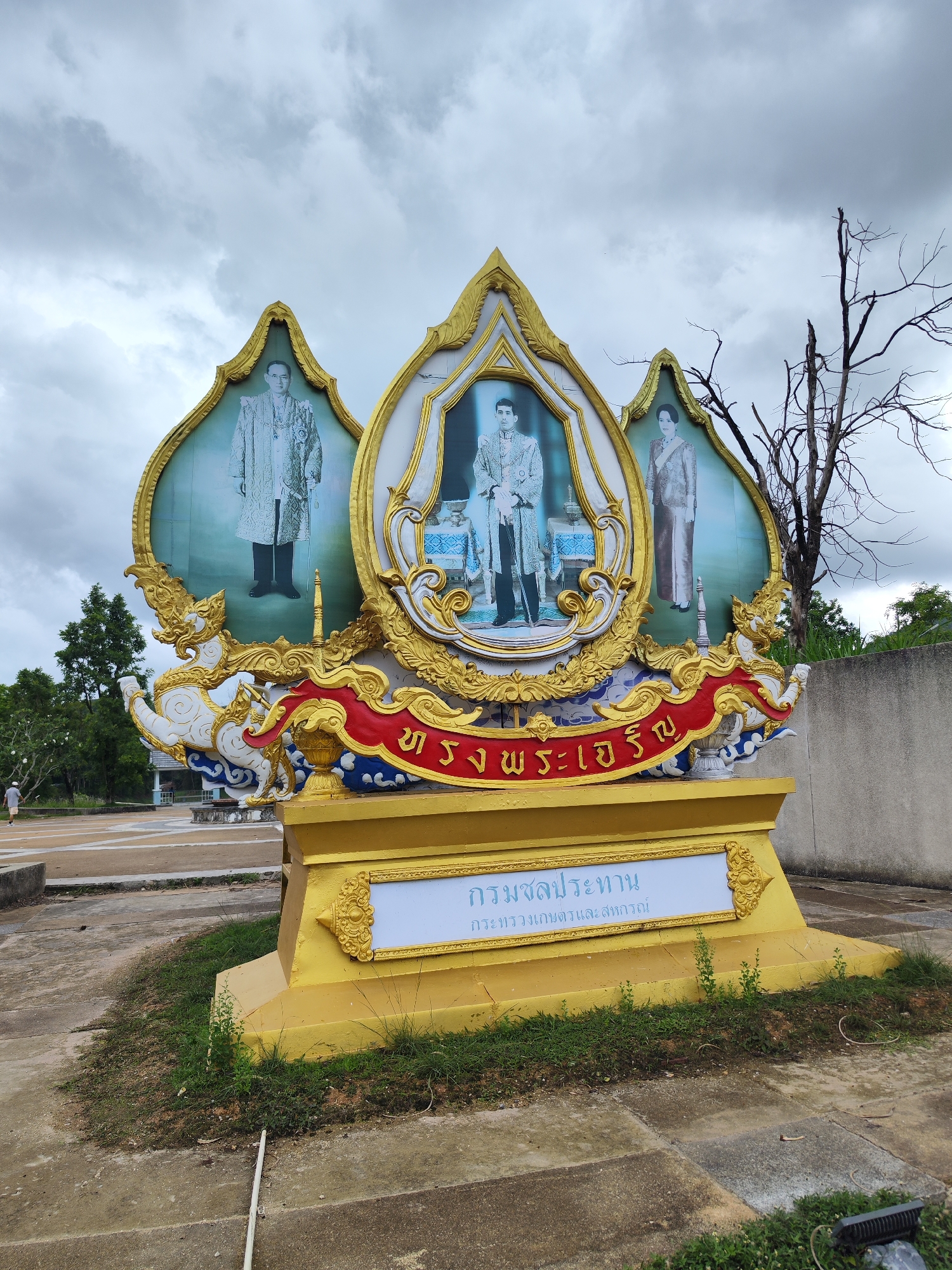 Morning life documented across Kathu, Thailand temples and streets