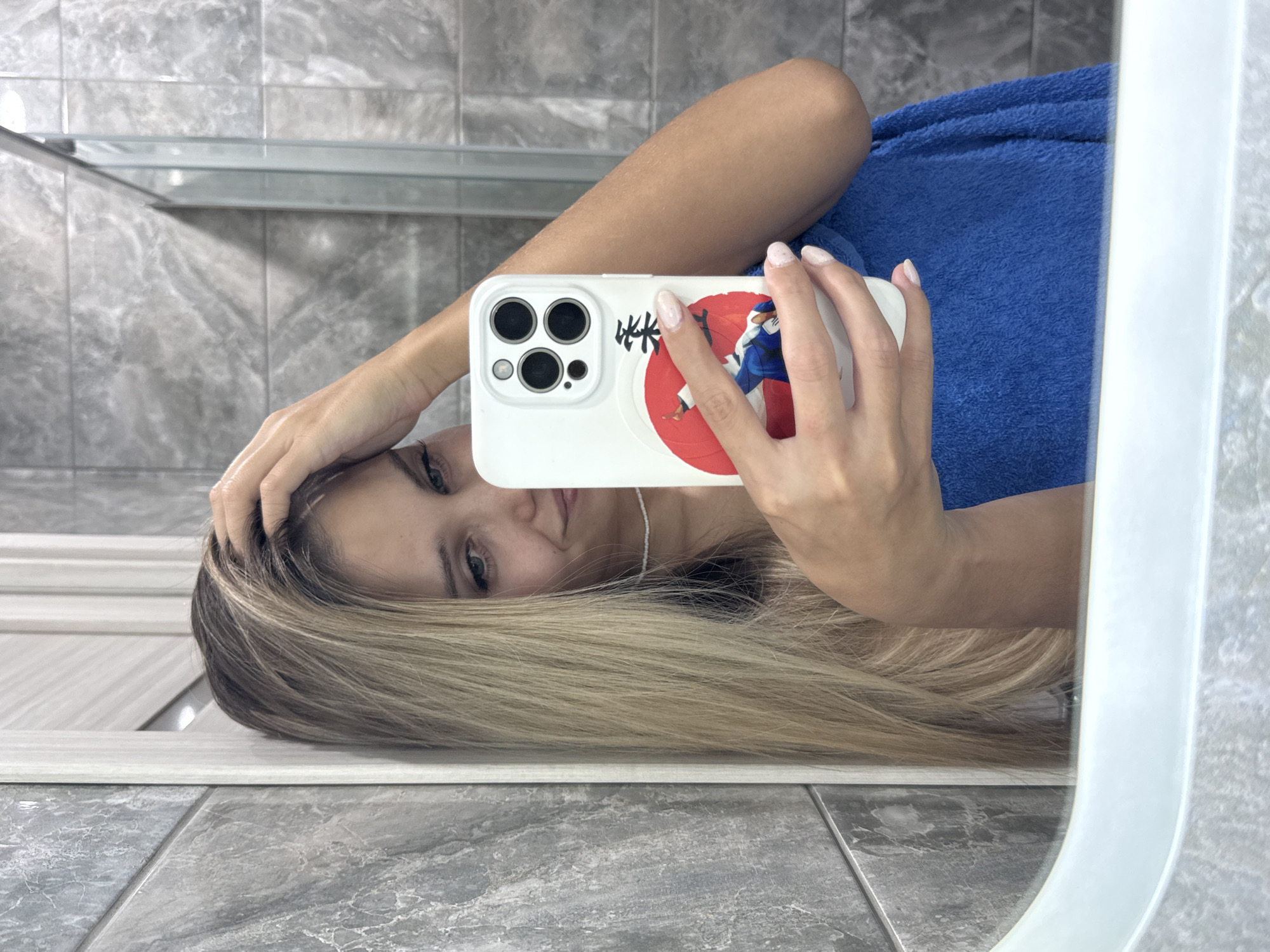 Woman documents evening routine with cat and sushi in Russia