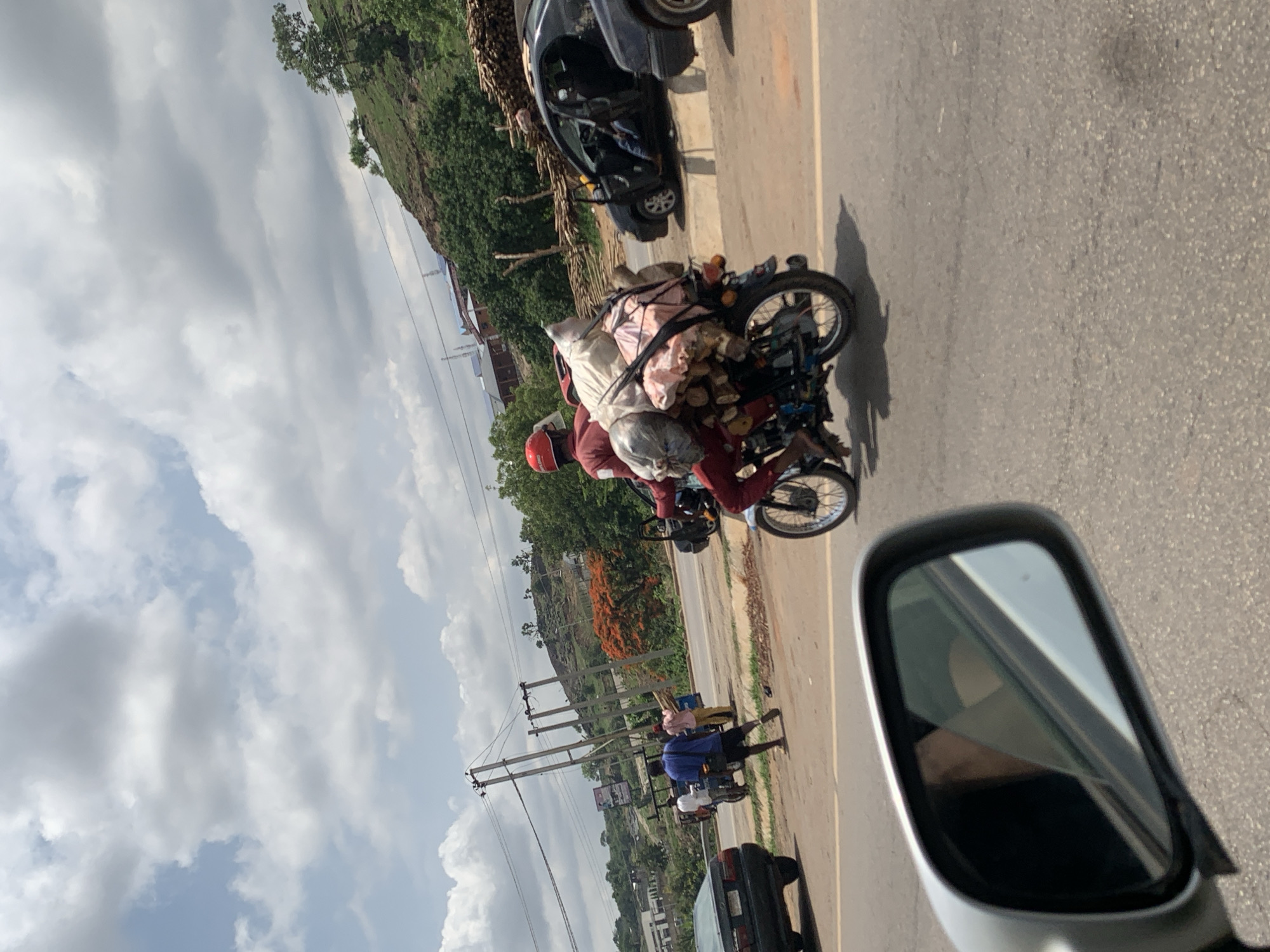 Routine traffic activity documented on Nyanya highways Friday morning
