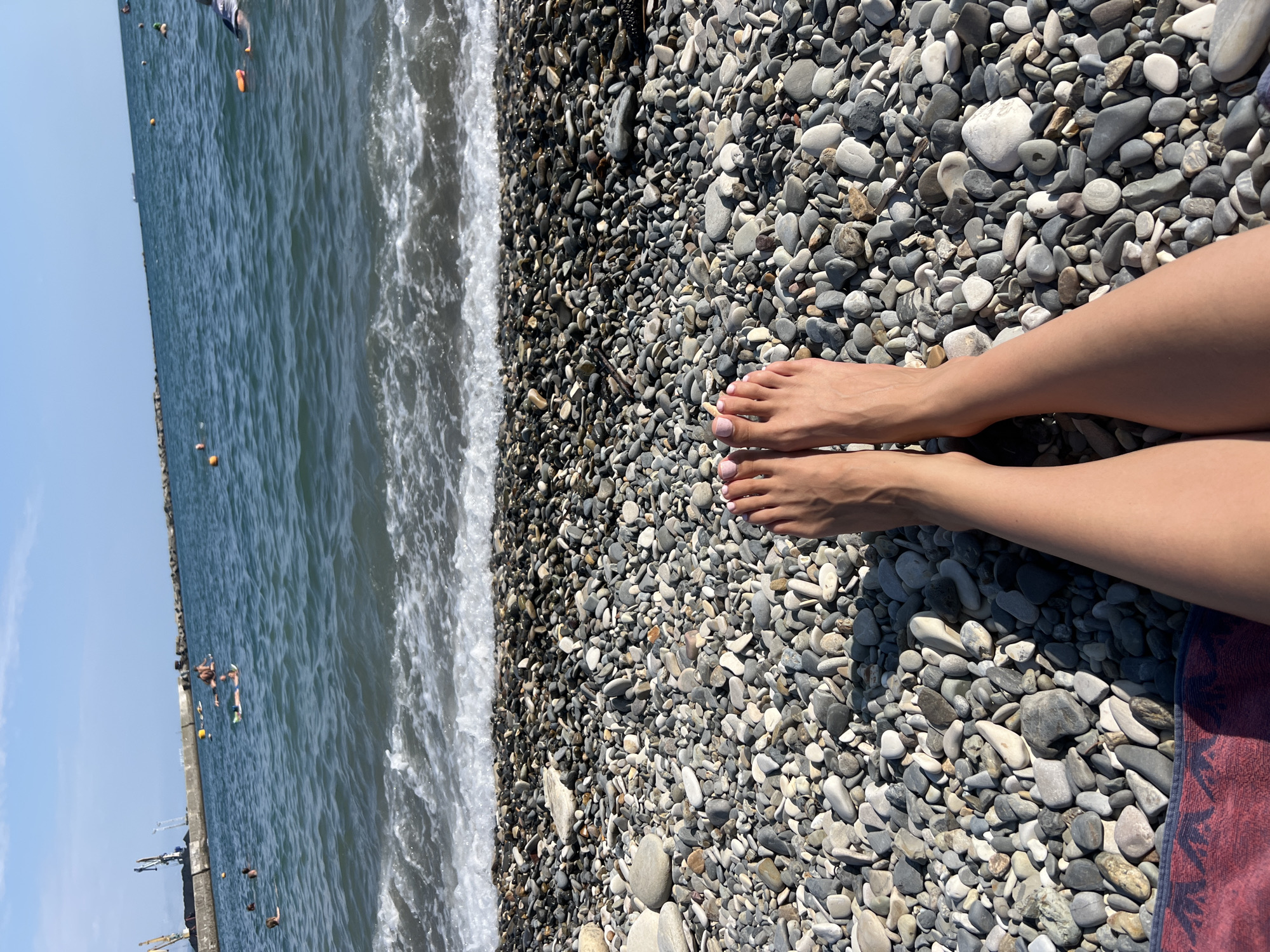 A summer afternoon in Tuapse — beach, town, and a cat