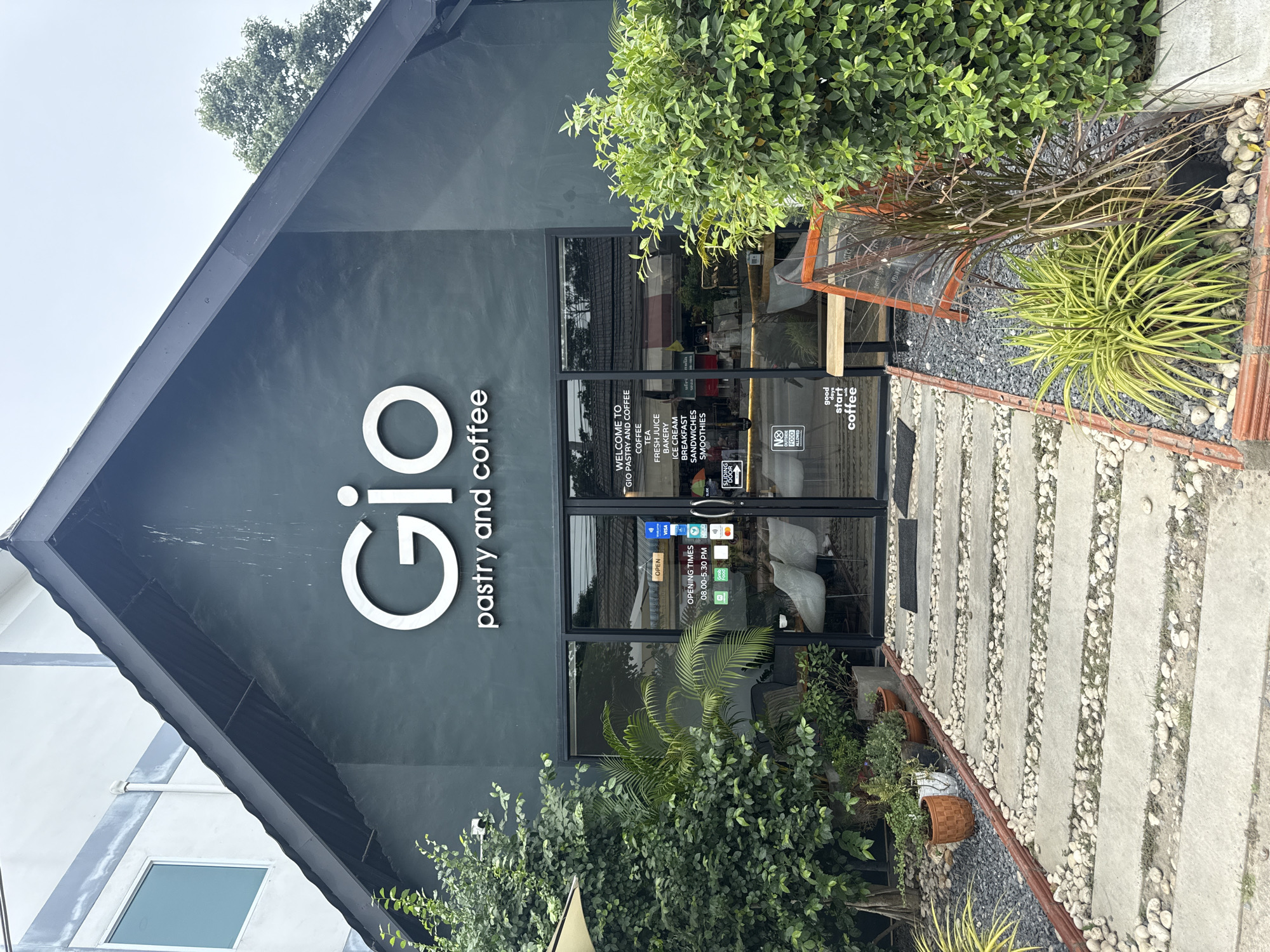 Working session at Gio Pastry and Coffee, Bo Phut