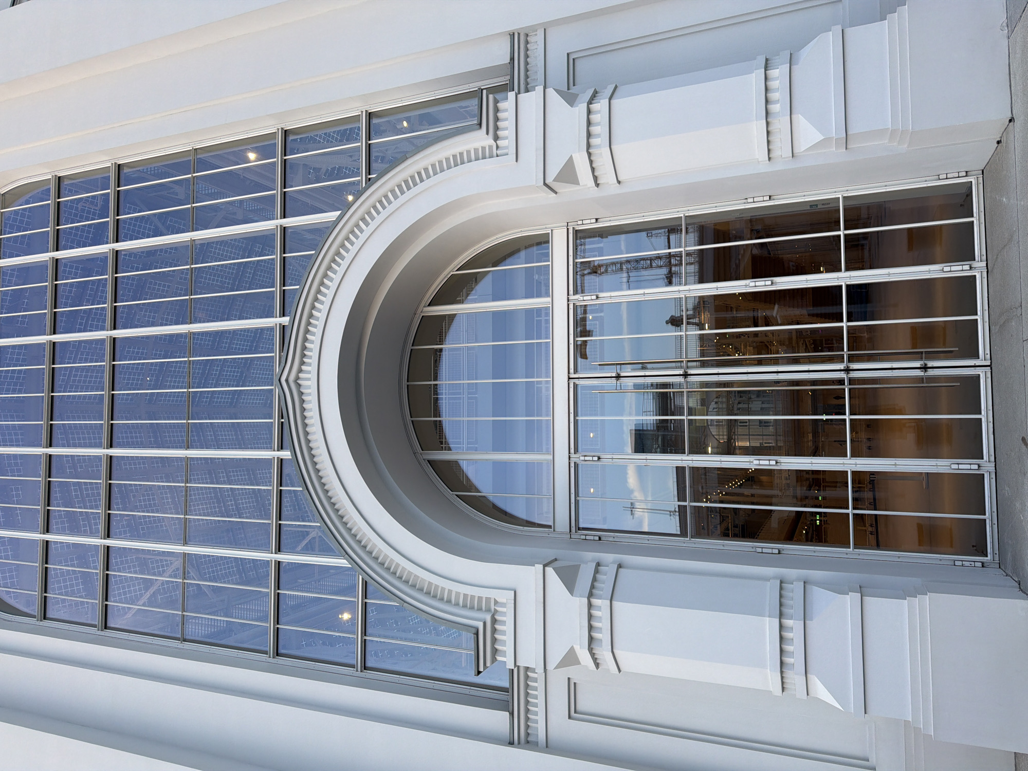 Moscow building's arched window architecture documented by witness