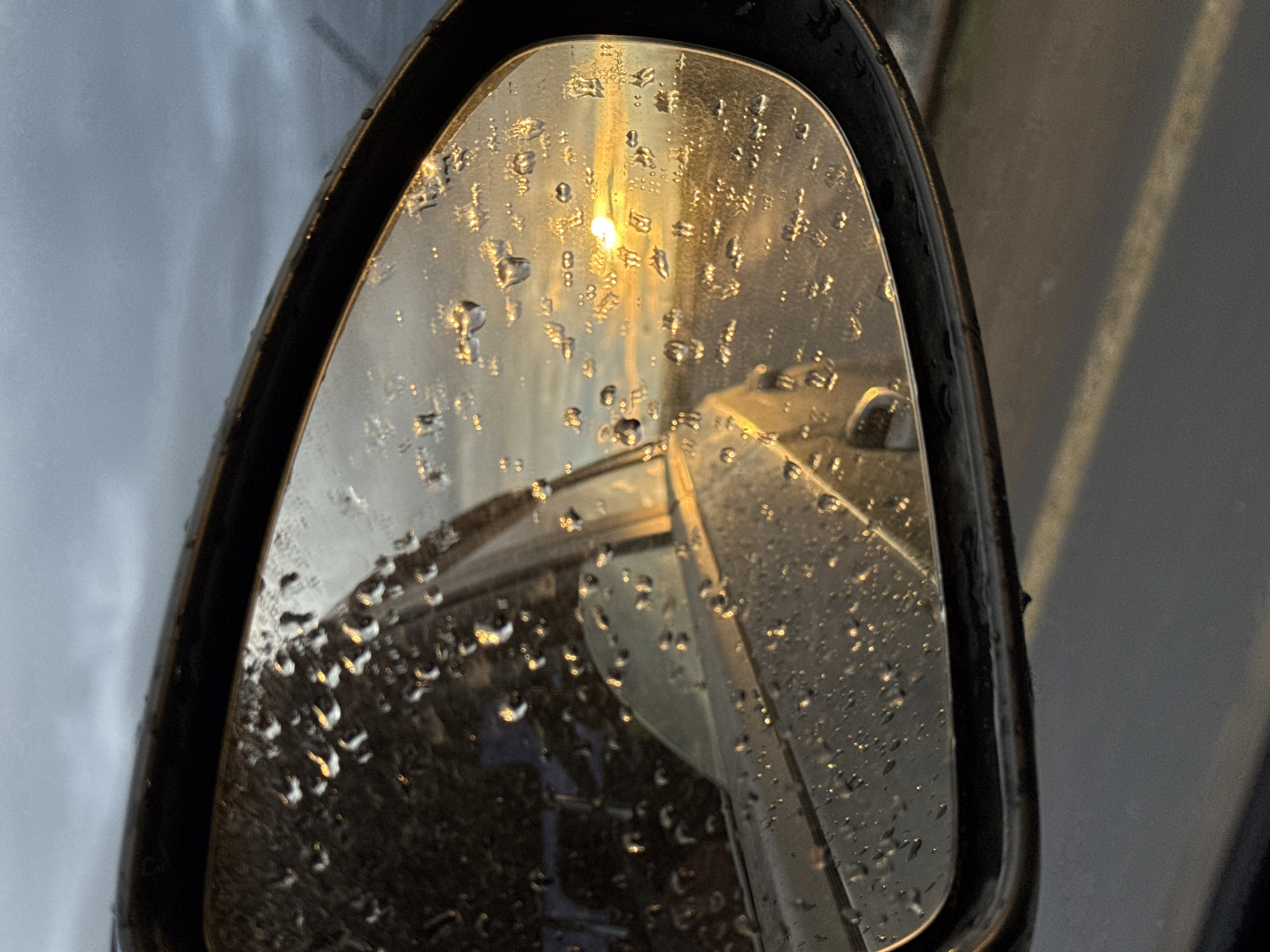Driver documents dramatic weather conditions in Chaikovsky, Russia