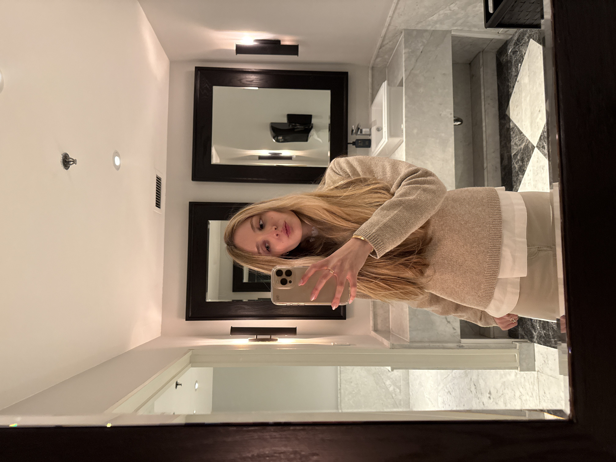 Woman takes bathroom selfie in Mexico City