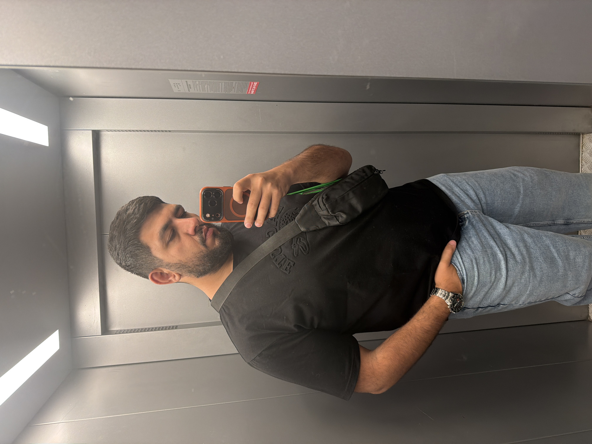 Man Takes Selfie in Elevator in Krasnoyarsk
