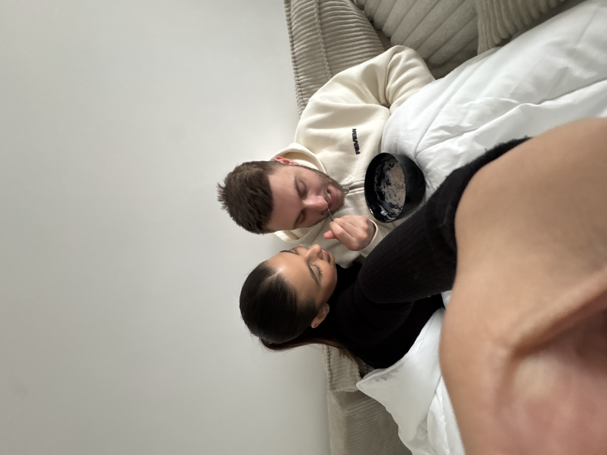 Couple shares morning meal in bed in Mönchengladbach