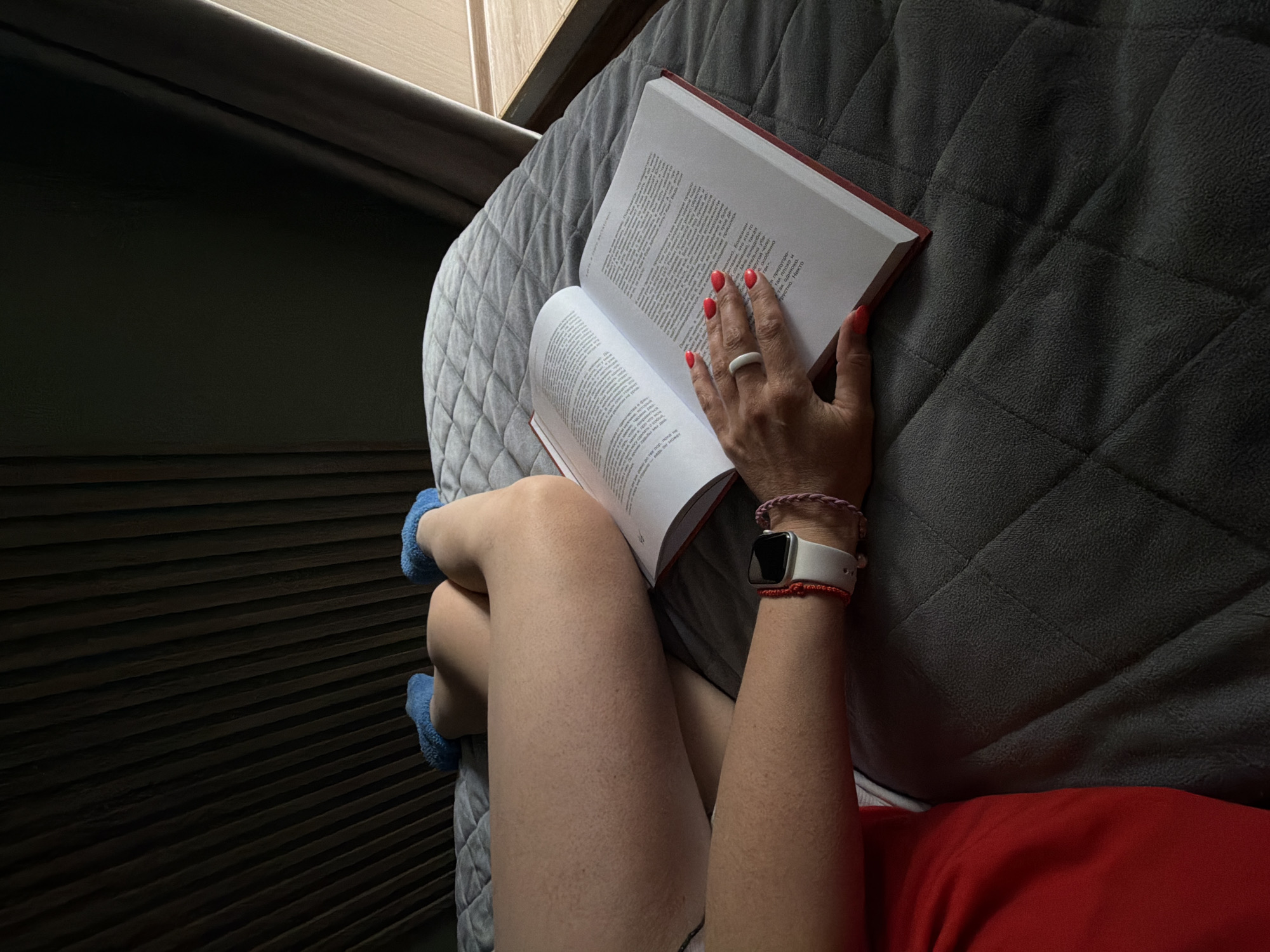 Woman documents early morning reading session in Birobidzhan home