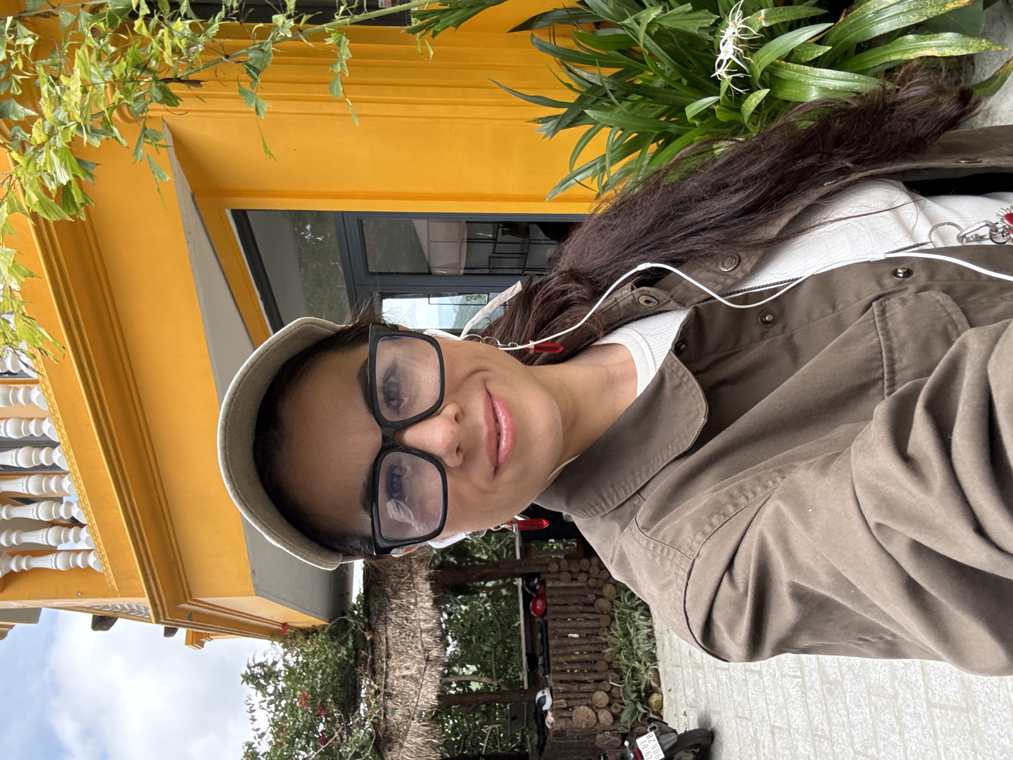 Morning street scene and selfies along a Da Lat crosswalk