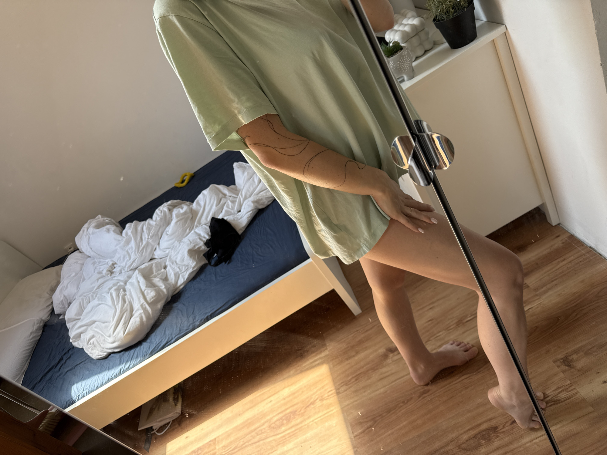 Person takes selfies in Sofia bedroom