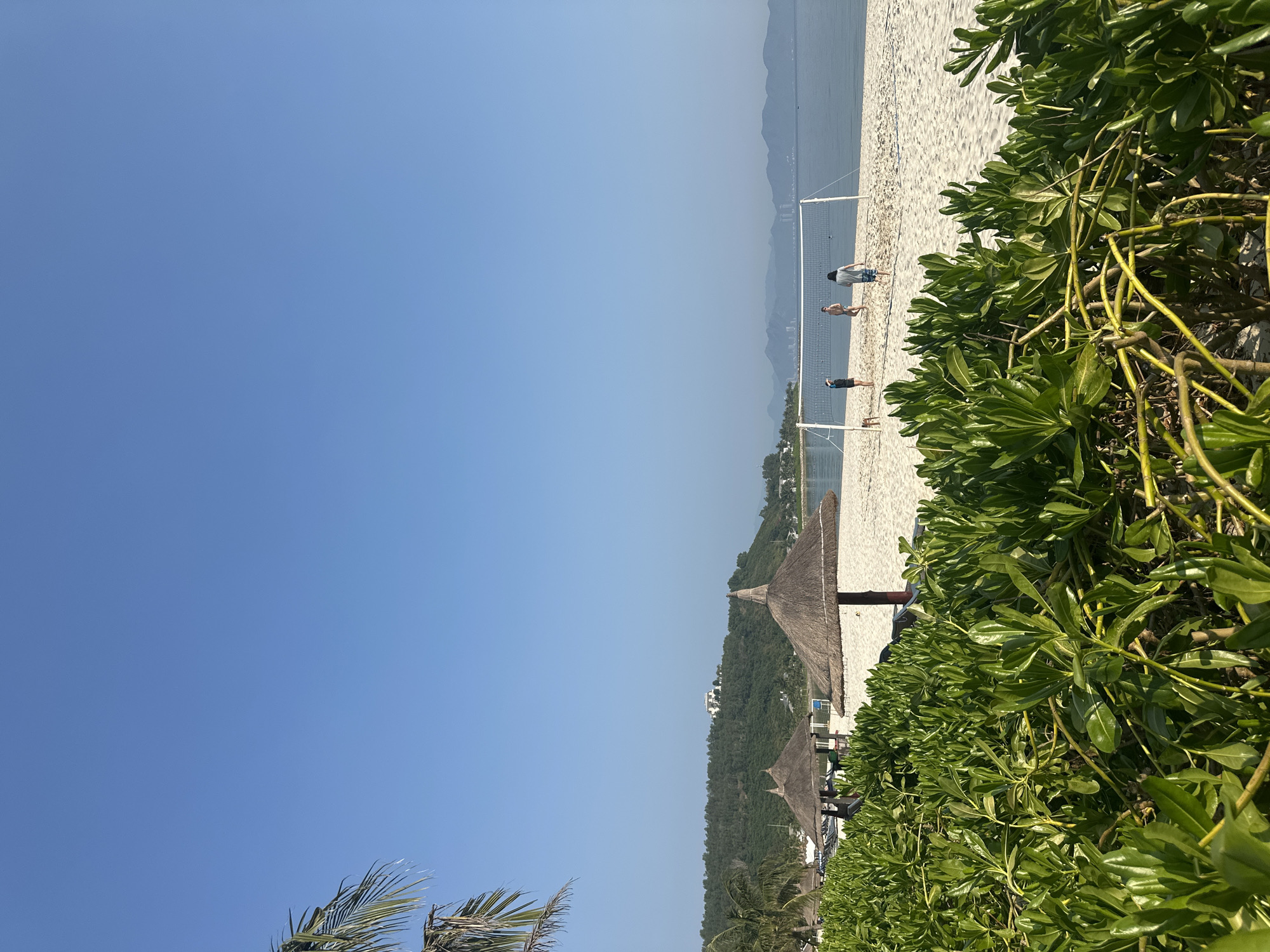 Beach visitor captures nine-minute seaside experience in photo series