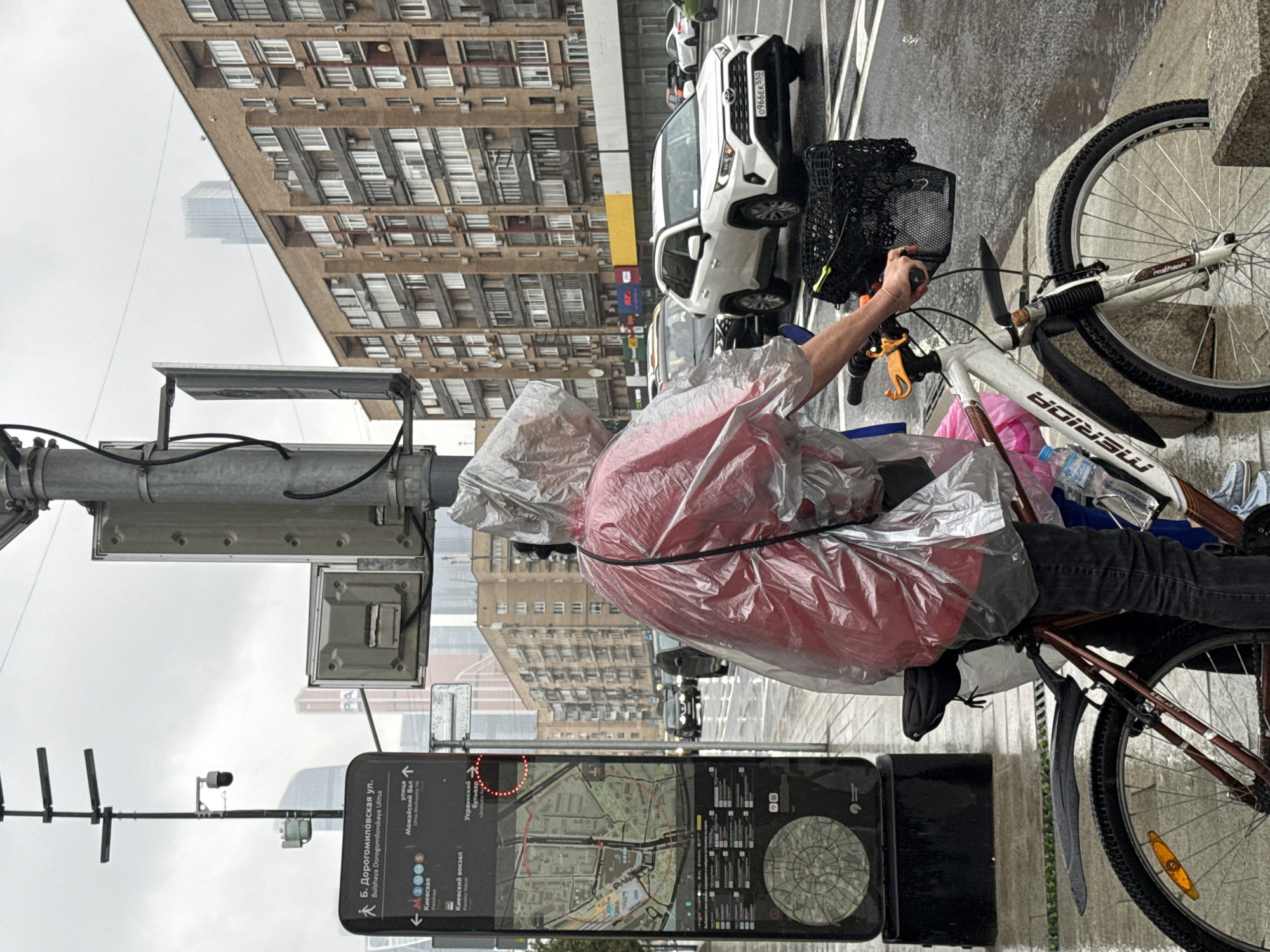 Rainy day street life near Evropeyskiy mall, Moscow