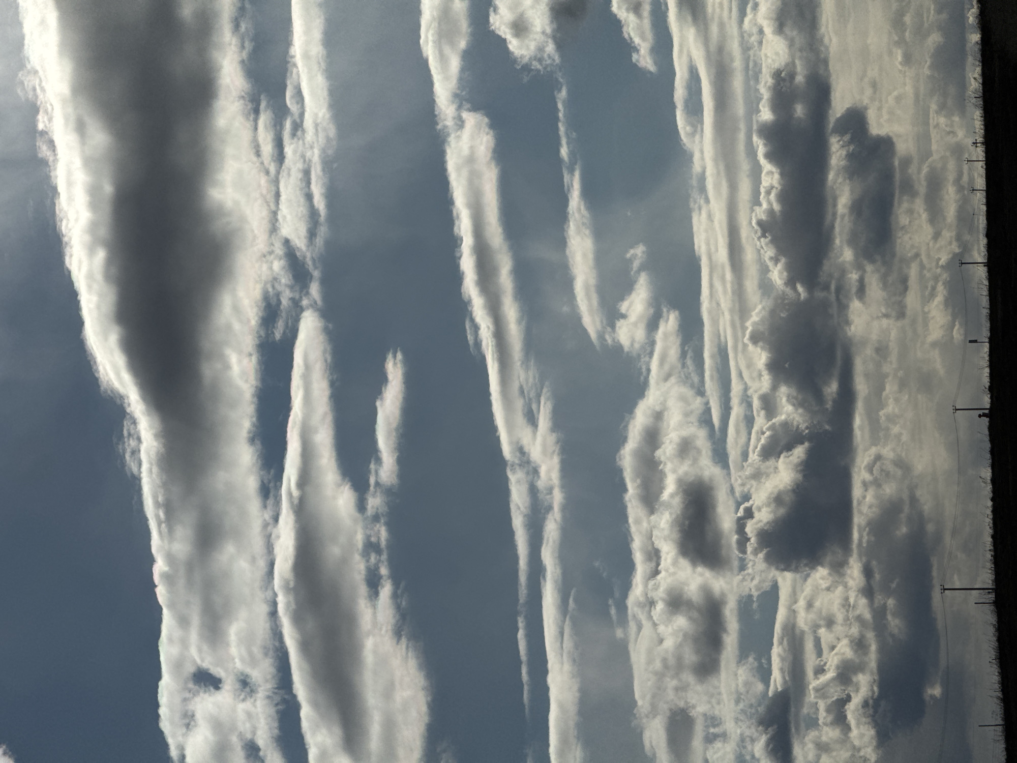 Parallel cloud bands observed over Kuyeda, Russia