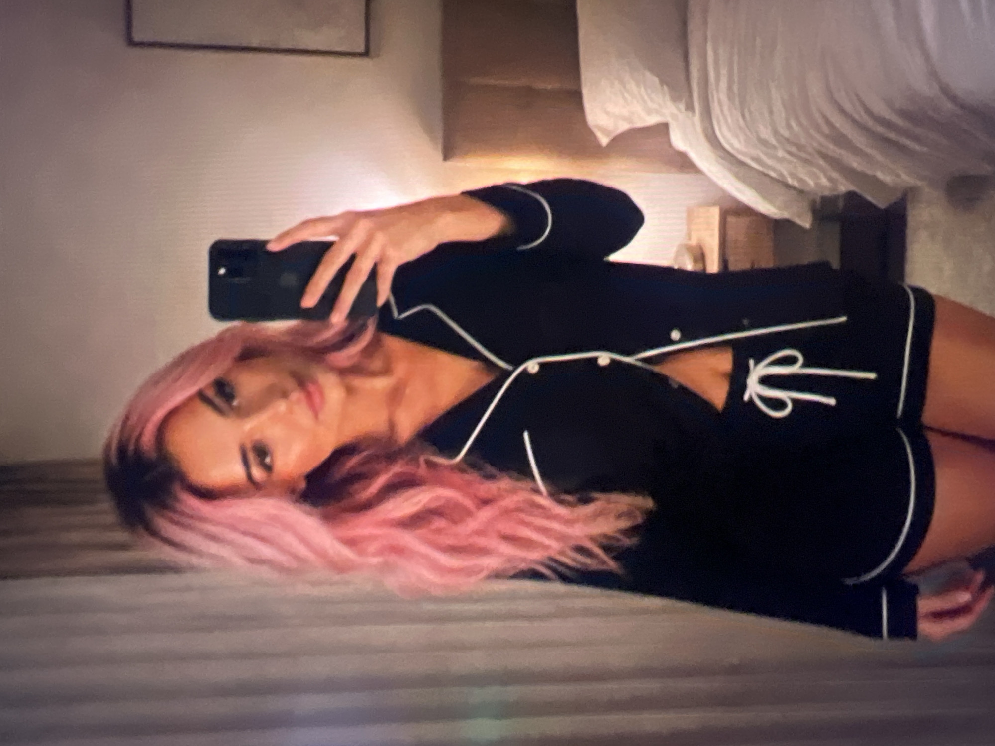 Selfies and a Pandora ring unboxing at home