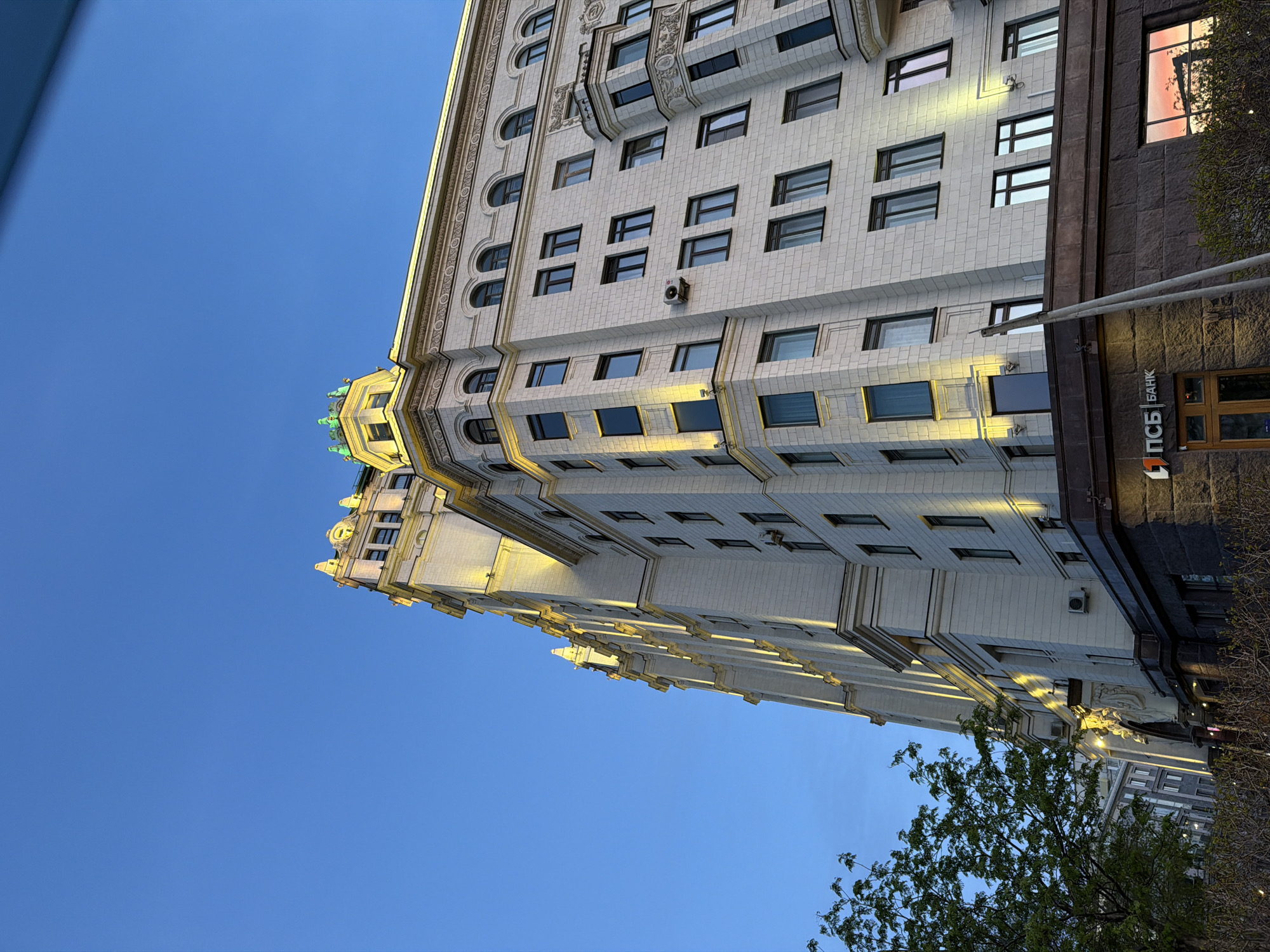 Witness photographs Stalinist architecture at Moscow's Kudrinskaya Square