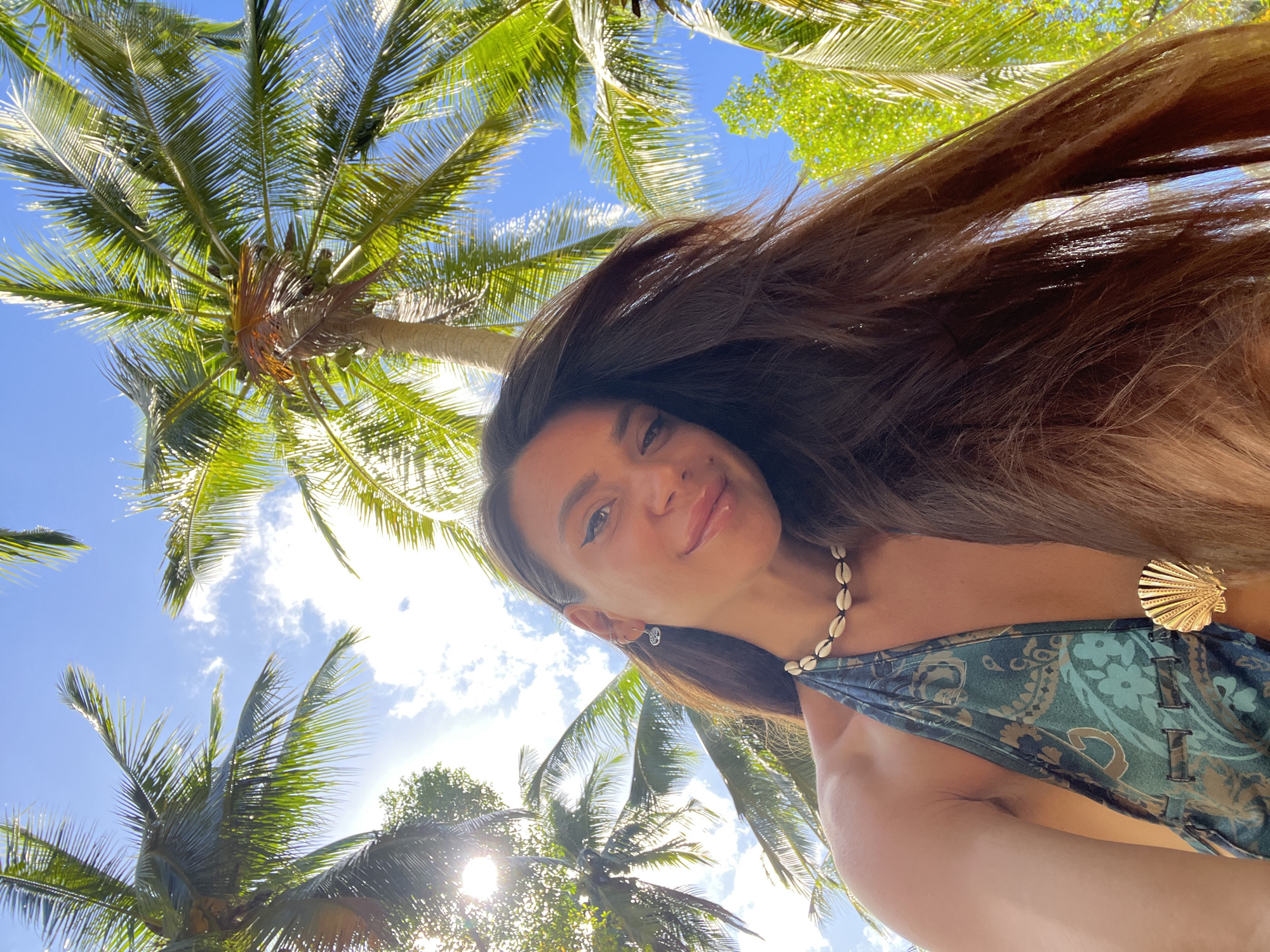 Sunny afternoon stroll through Koh Phangan's palm groves