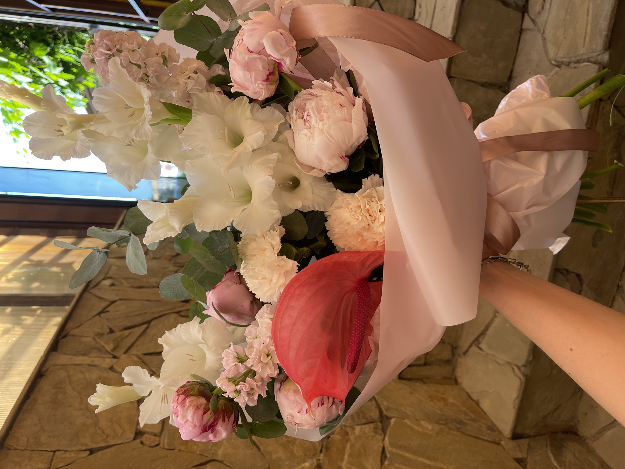 Floral arrangements documented in Kommunarka, Russia throughout afternoon
