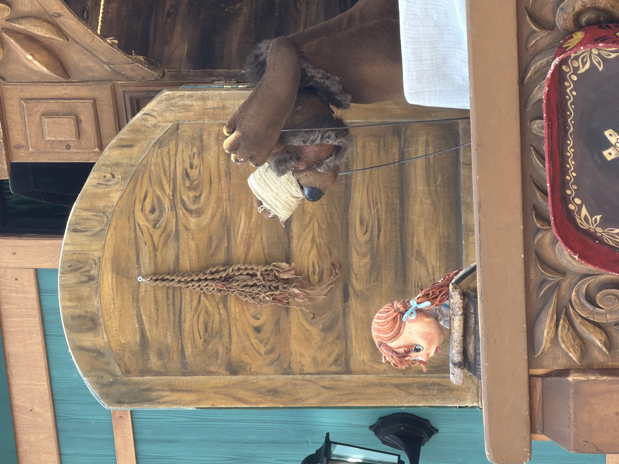 Puppet theater draws families to Khimki park on sunny Sunday