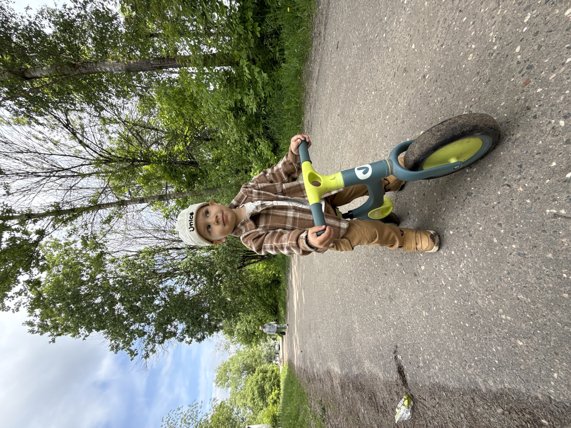 Child bikes, man shows record in separate Russian towns
