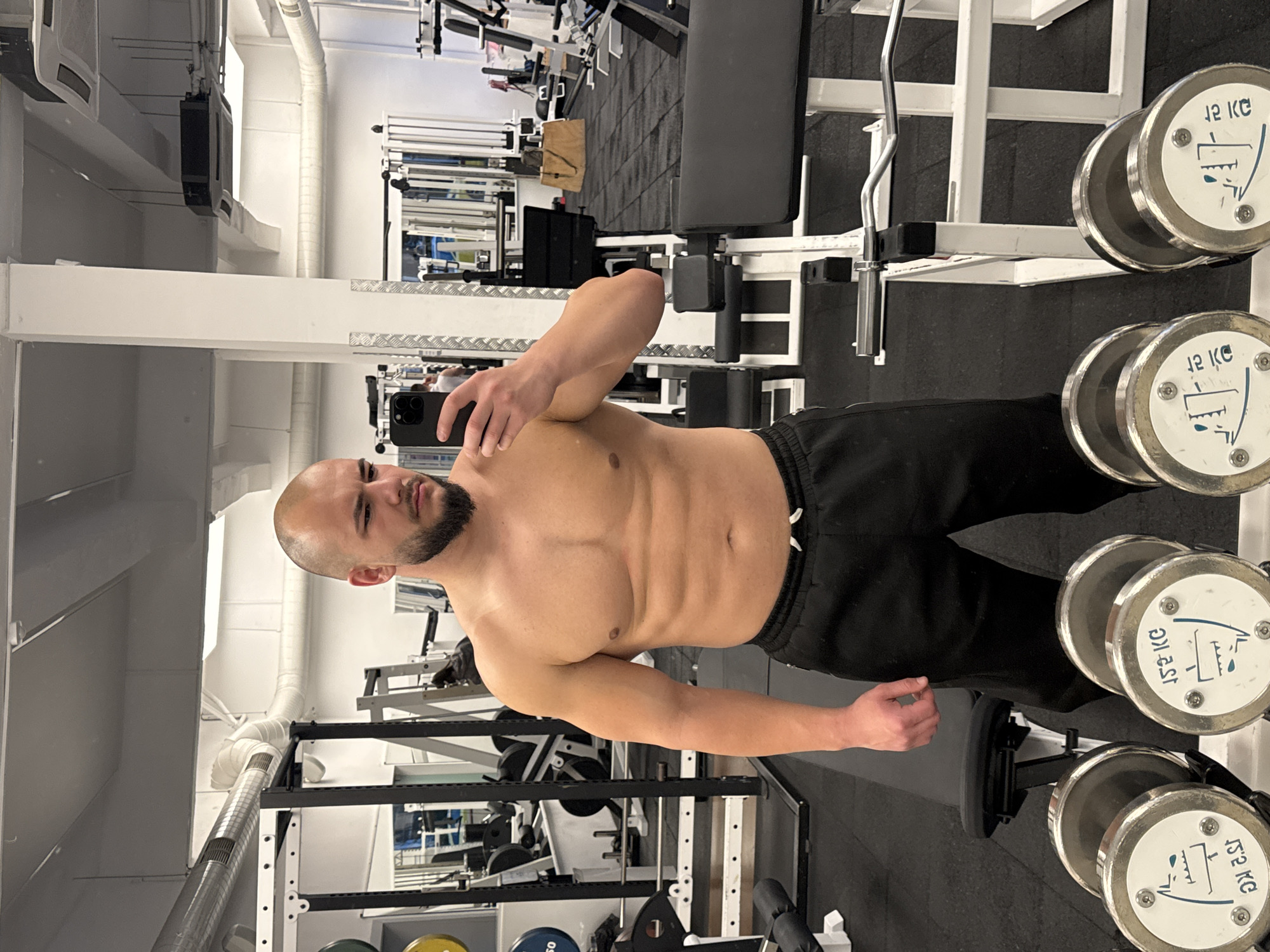 Gym selfie and luxury tea captured in Ruse