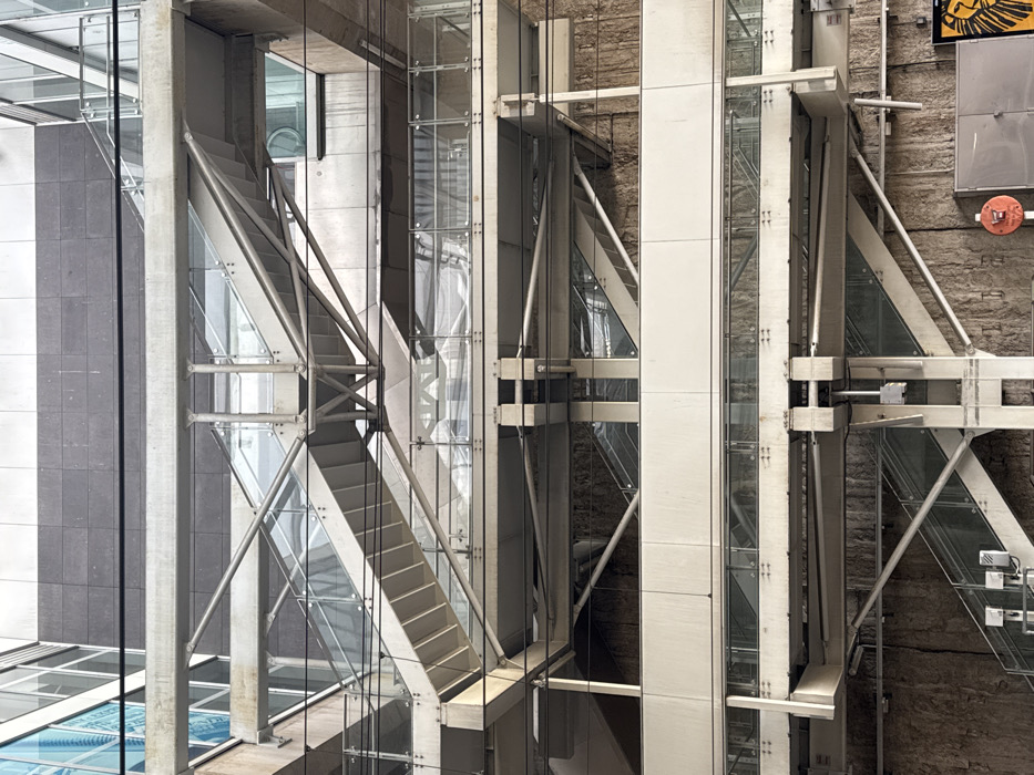 Pedestrian walkway system observed at London Bridge