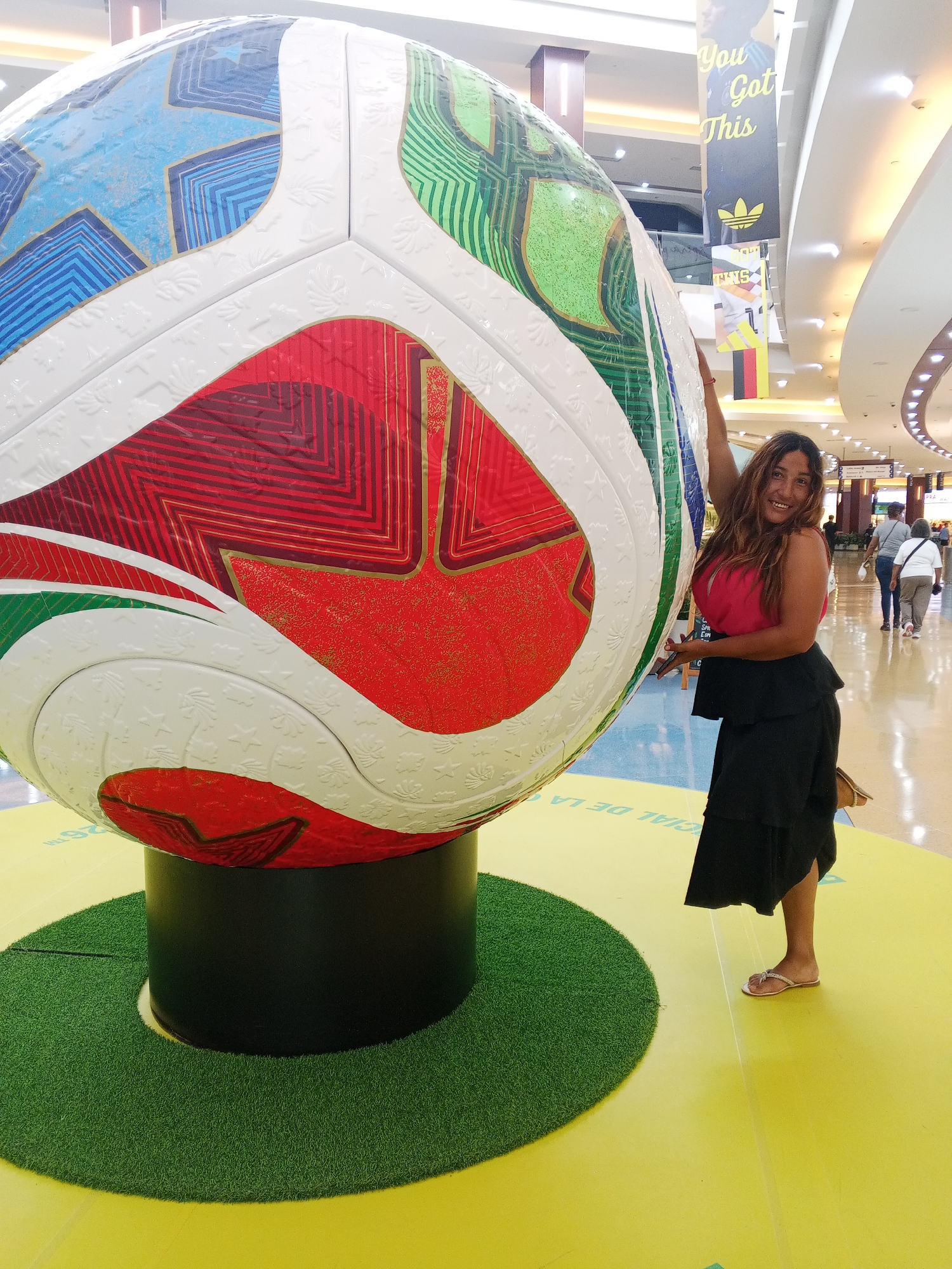 Toy store shopping experience in Porlamar mall