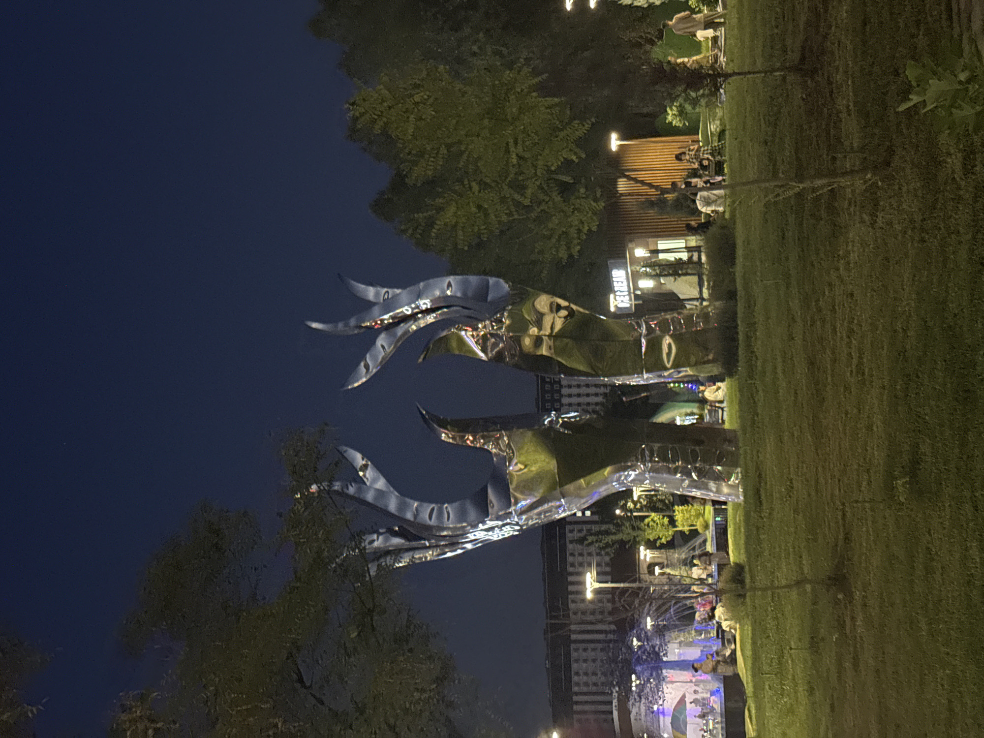 Tashkent after dark: park sculptures and metro life