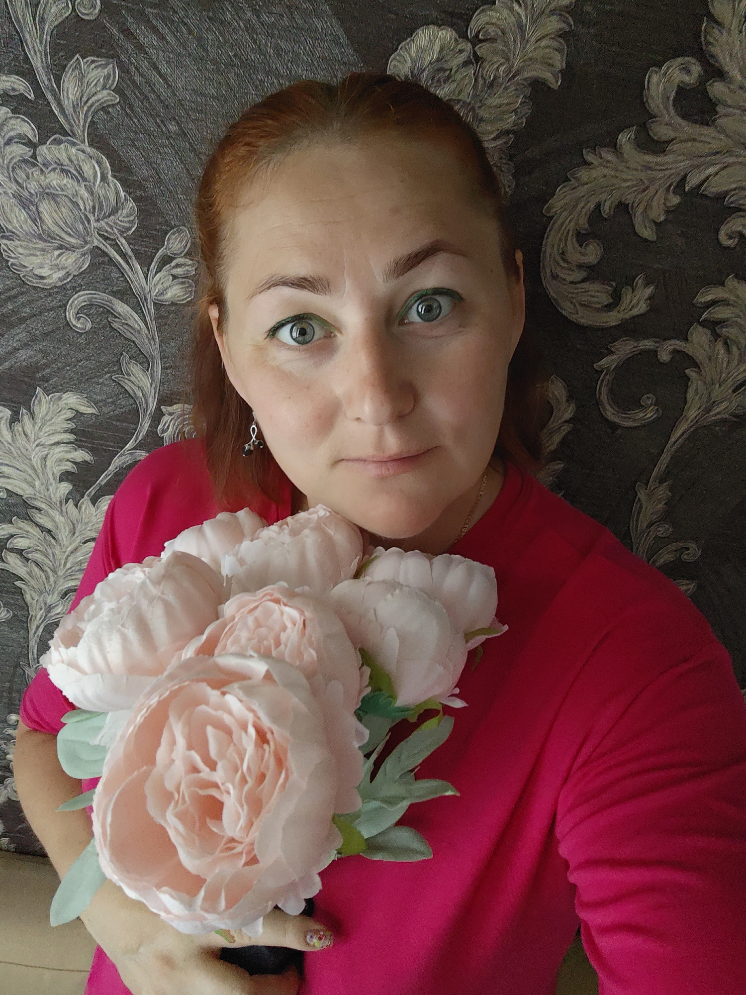 Morning scenes captured in Saint Petersburg: flowers and bakery
