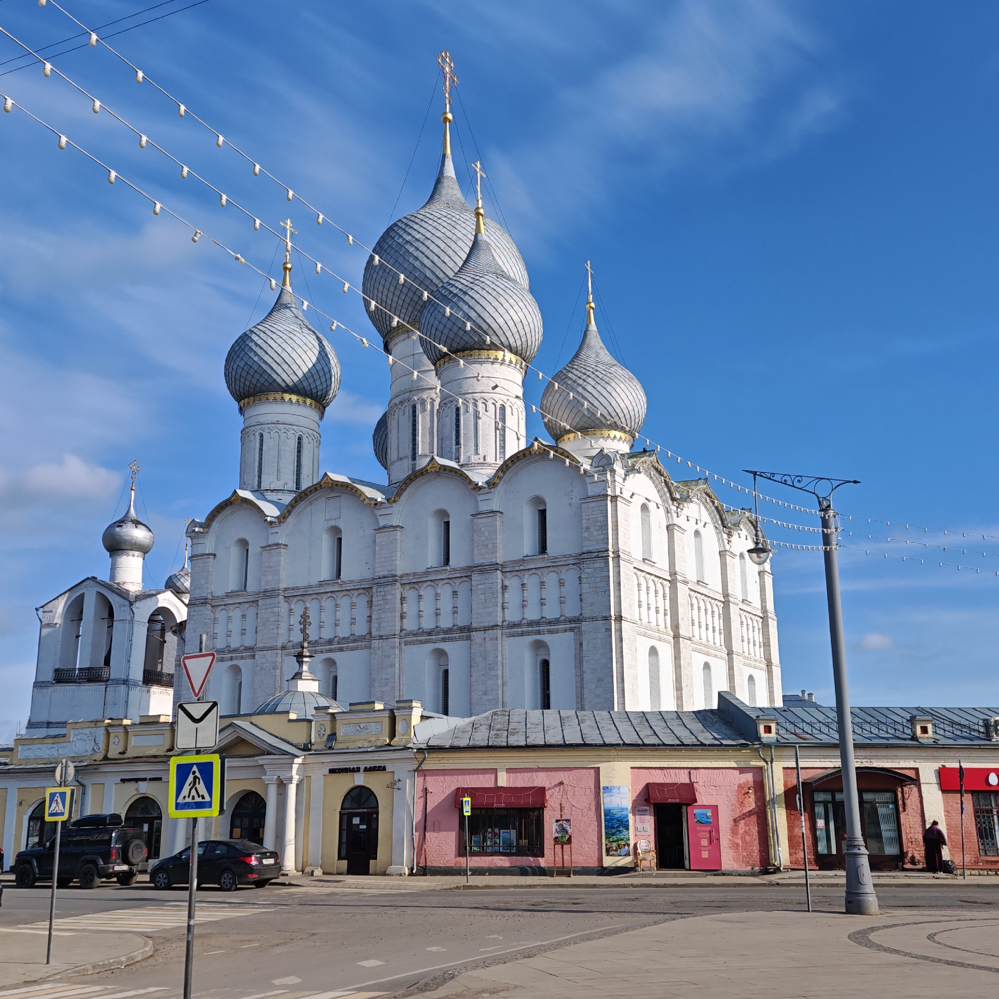 Tourist captures traditional Russian artifacts and architecture in Rostov