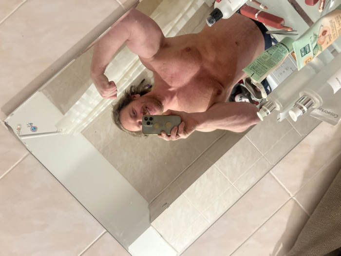 Man takes bathroom selfies, plays with dogs in Petersburg