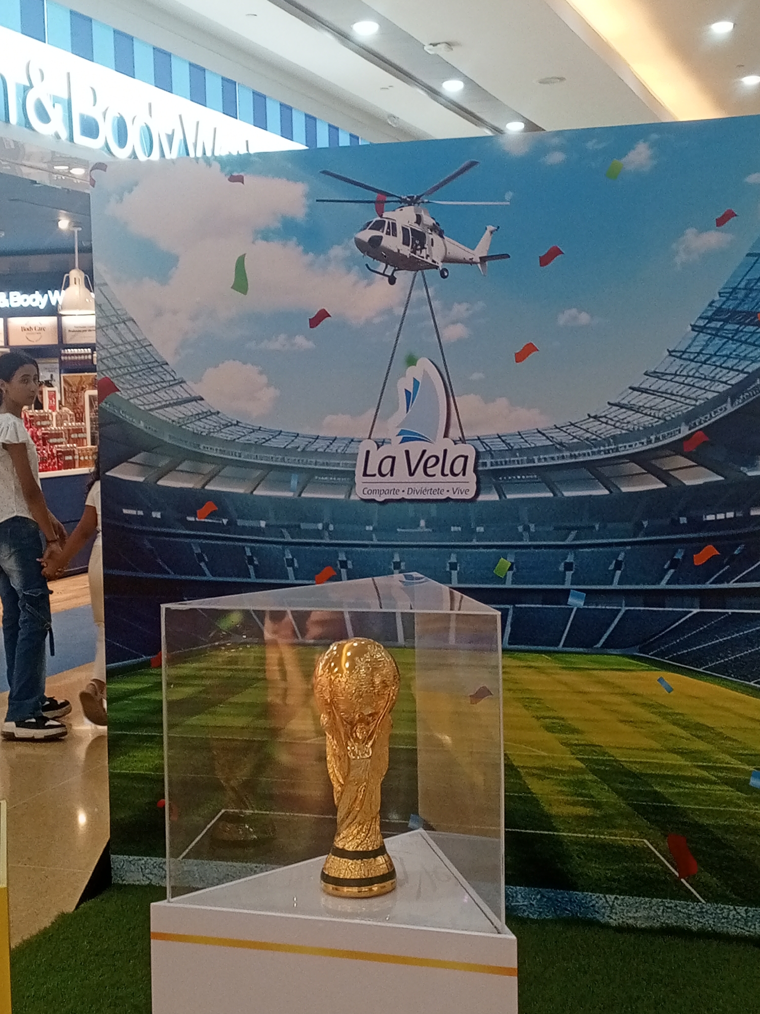 Porlamar mall goes all-in on World Cup decorations