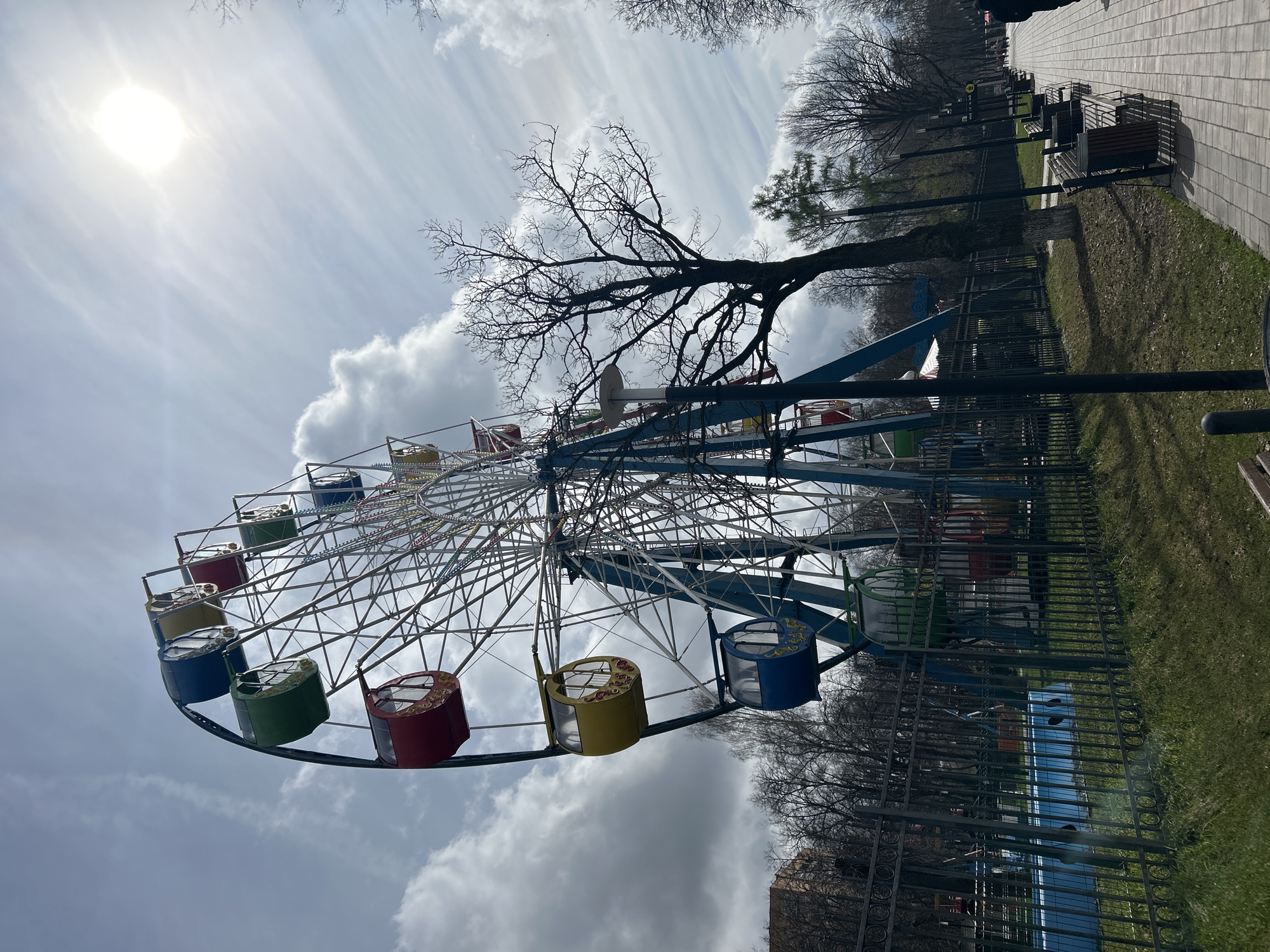 Morning scenes documented around Podolsk parks and monuments