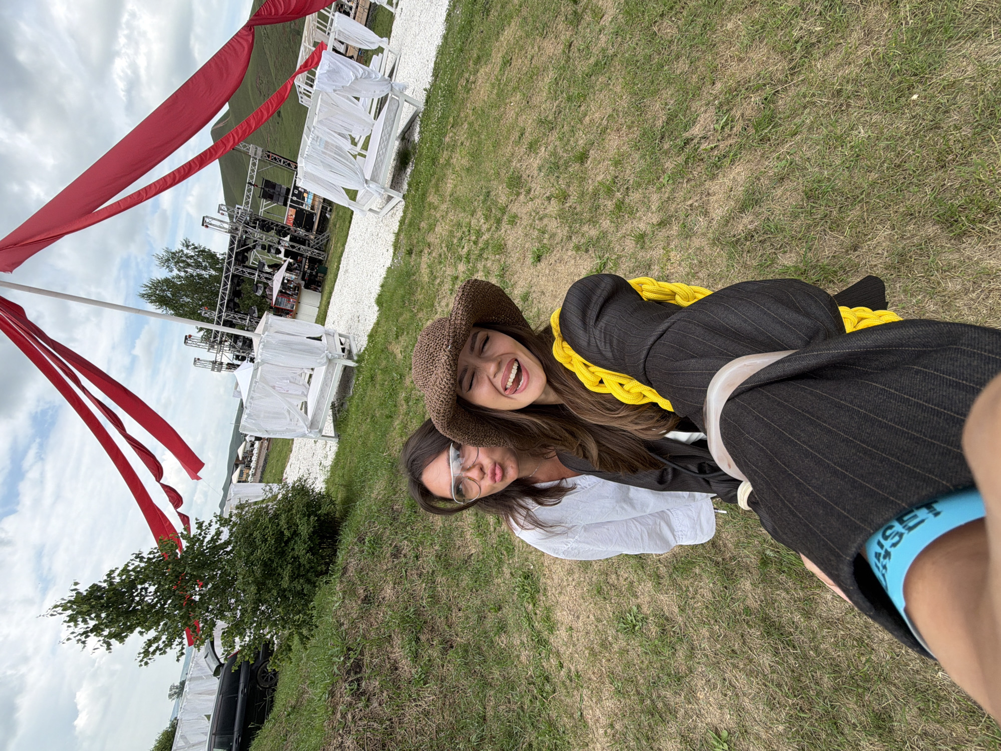 Outdoor event and candid moments at a grassy Дрокино venue