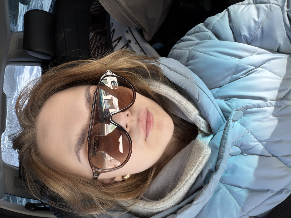 Woman documents winter car journey through Tyumen, Russia