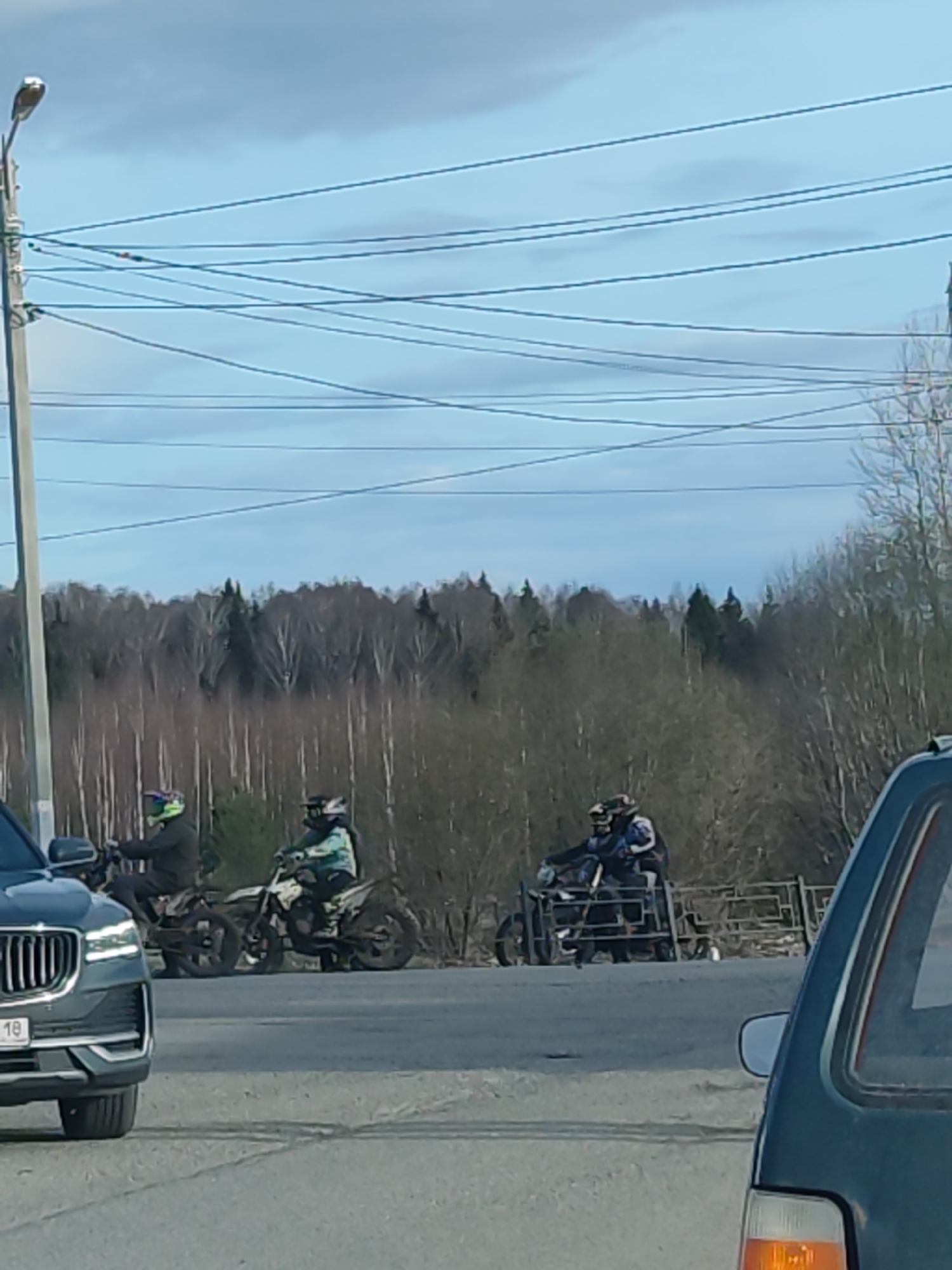 Ordinary afternoon life documented in rural Kabanikha, Russia