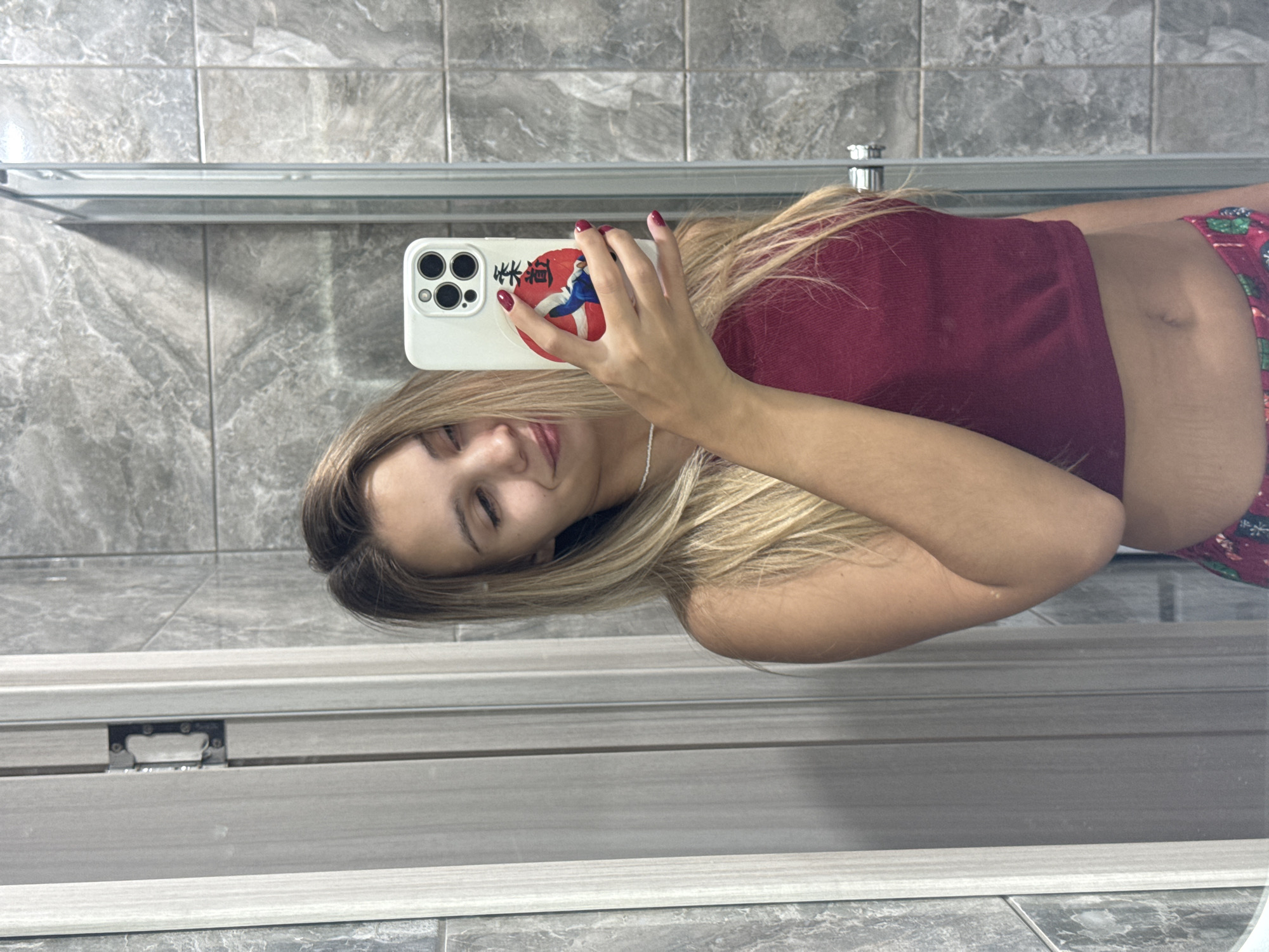 Woman documents daily routine with selfies, cat photos in Chaikovsky