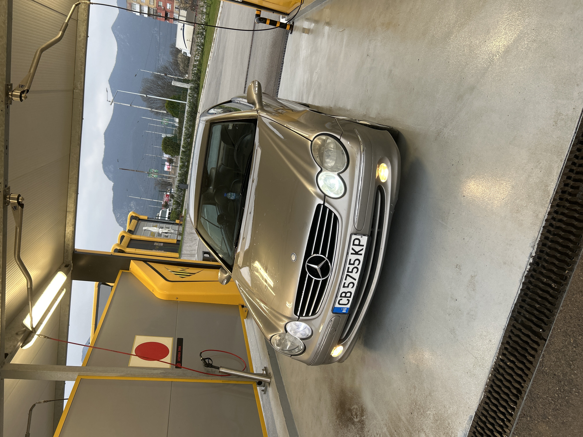 Evening car wash activity documented in Vratsa, Bulgaria