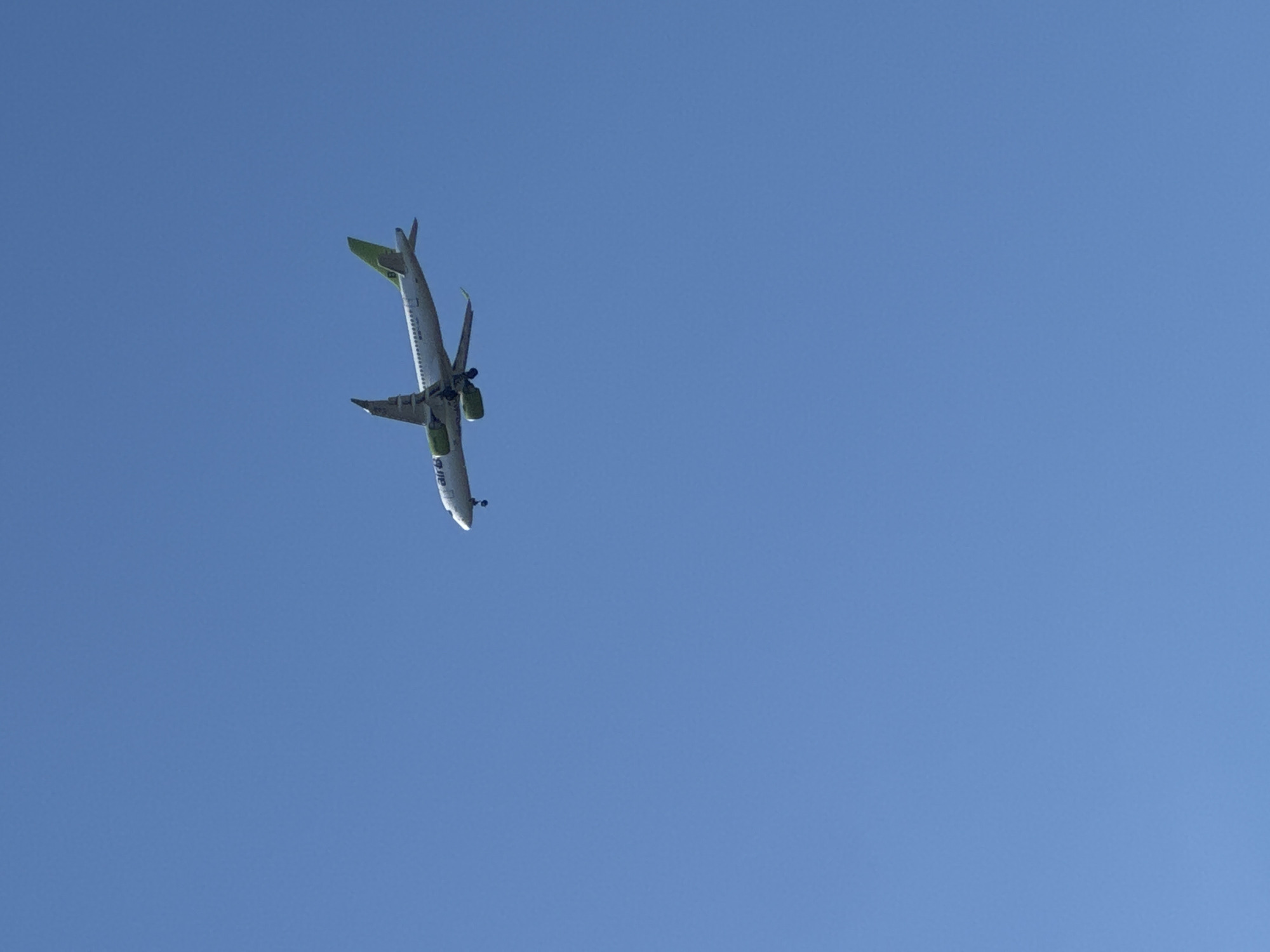Aircraft performs aerobatic maneuvers over Tallinn in early morning