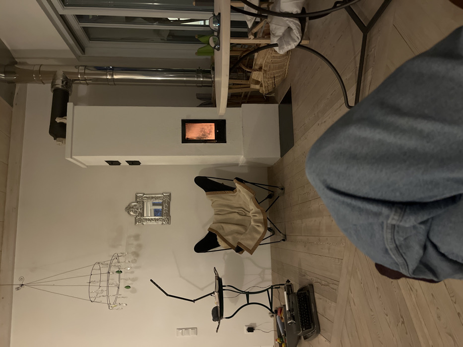 Quiet domestic evening captured in Hohenbrunn home