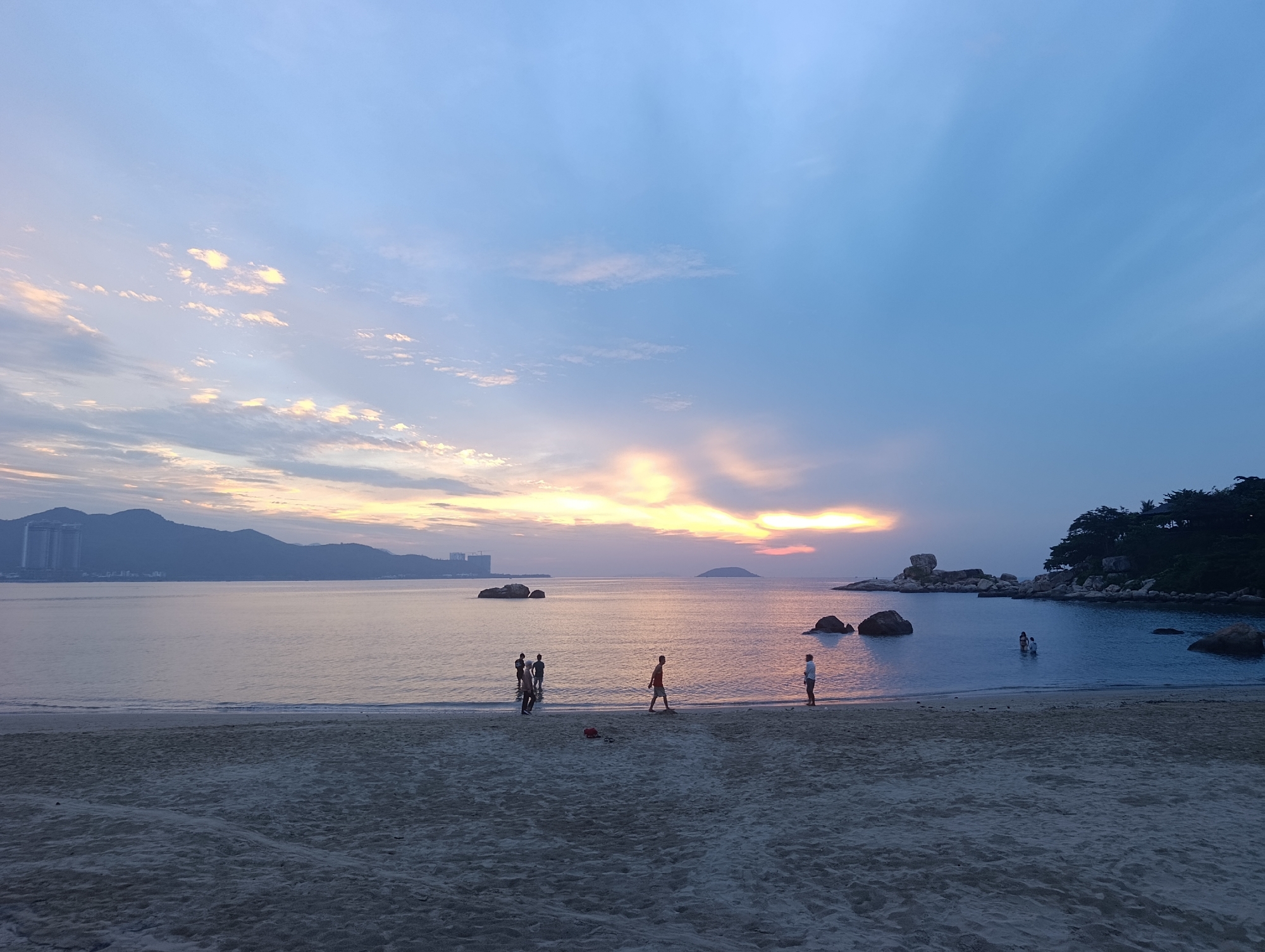 Sunset on the Nha Trang coast with outdoor exercise nearby