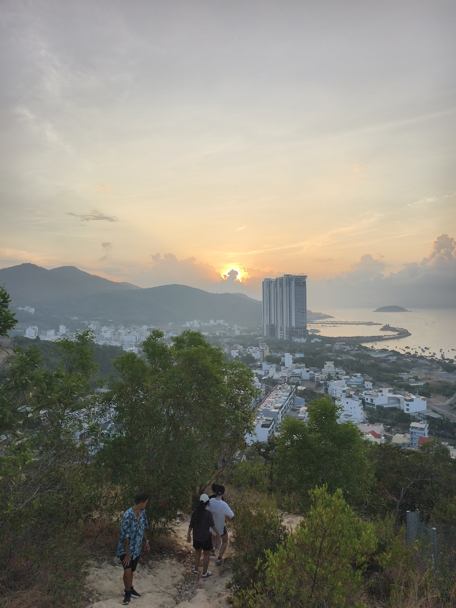 Sunset scenes captured across Bac Nha Trang Ward