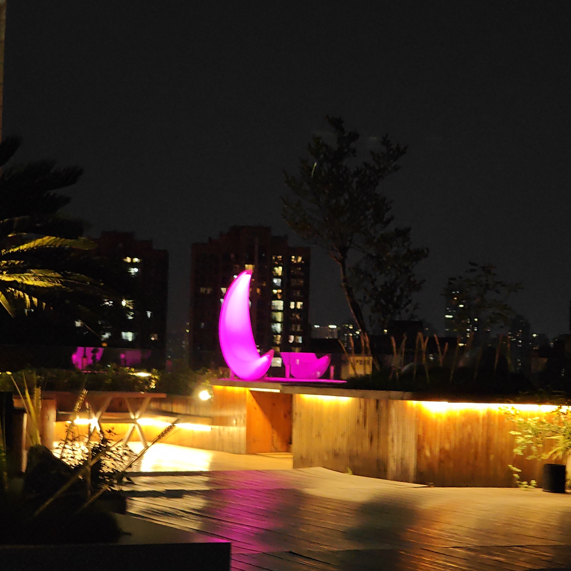 Colorful crescent light displays illuminate Yuzhong District night skyline