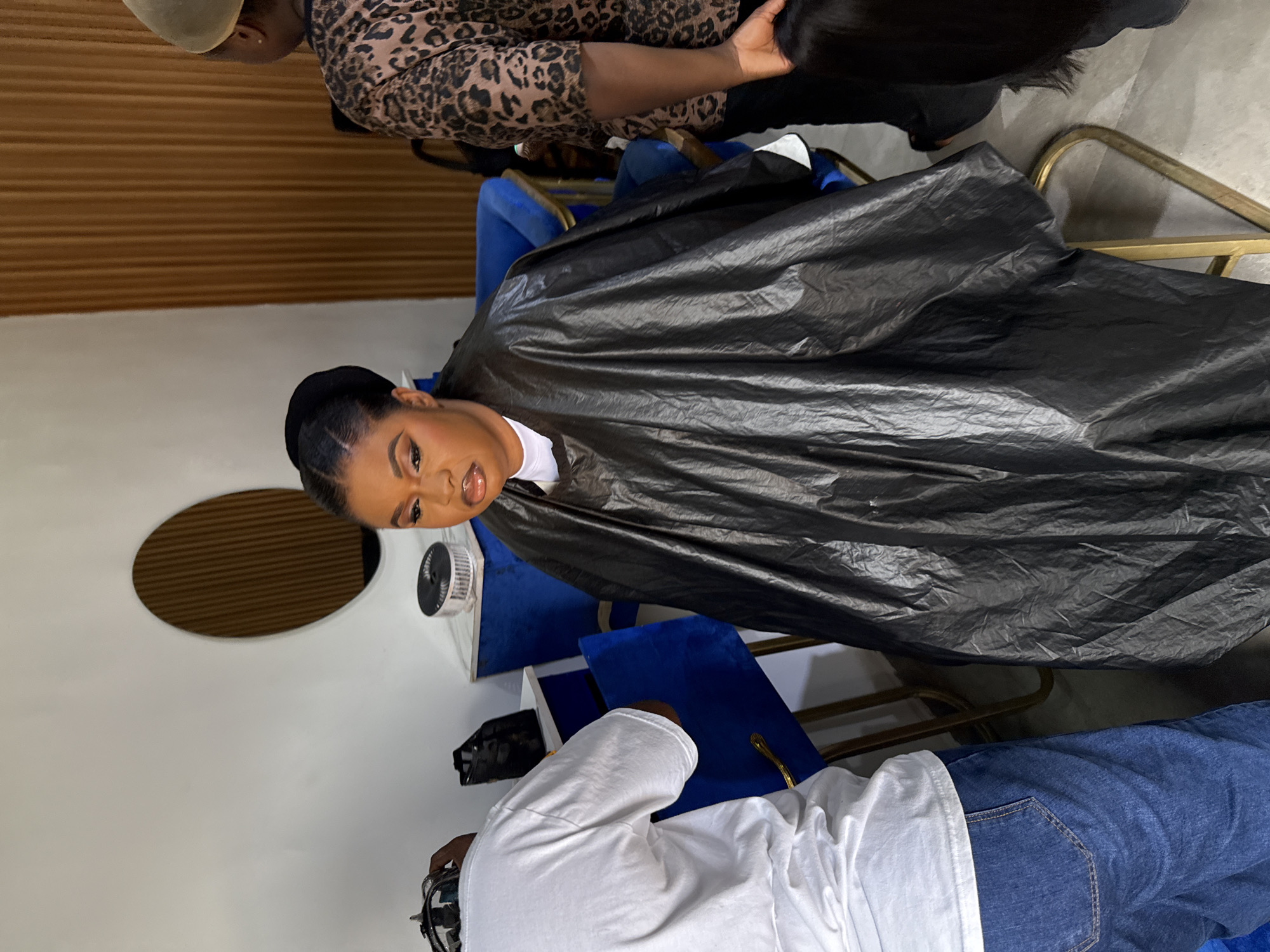 Beauty salon activity documented over three hours in Abuja