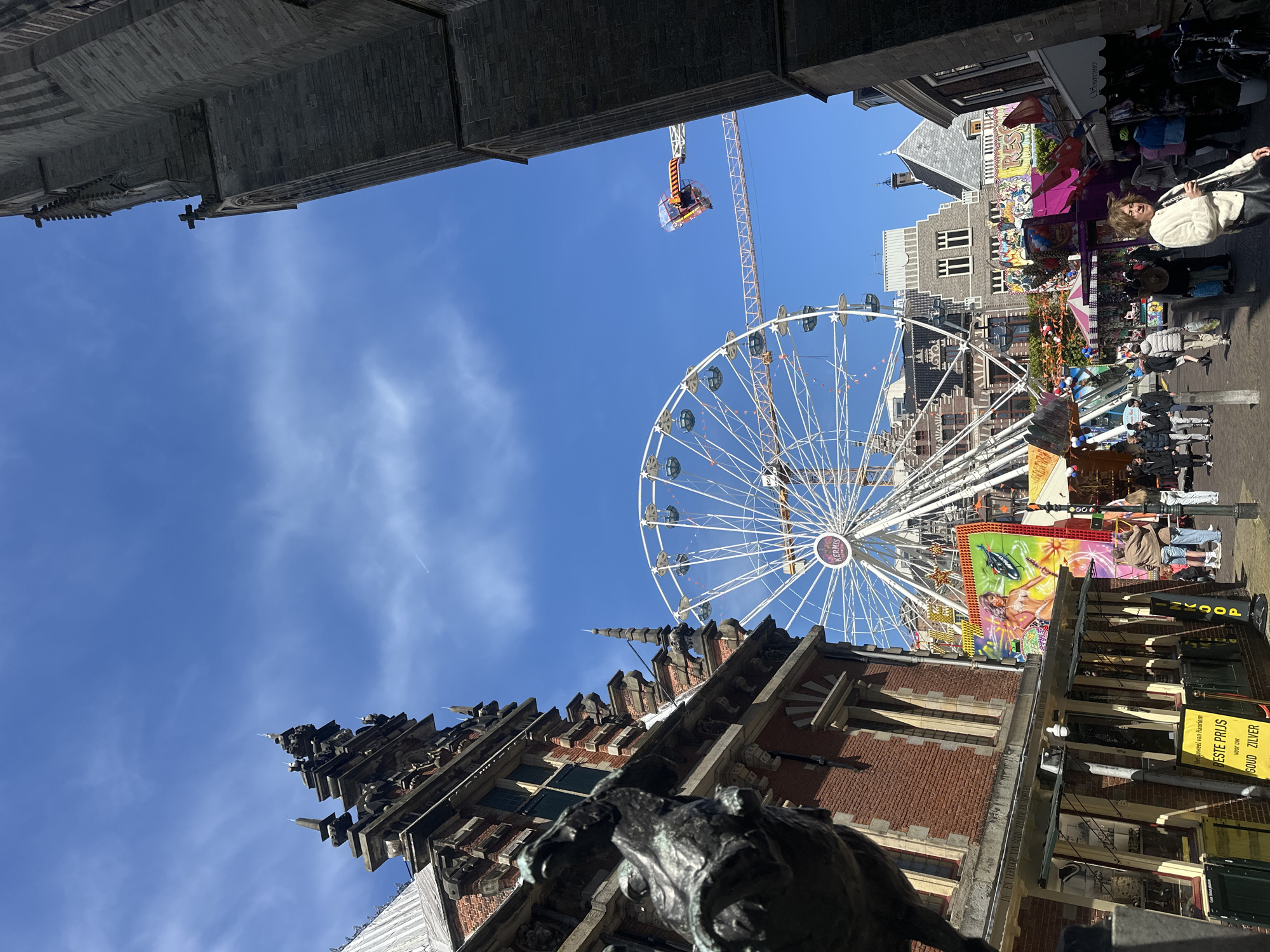 Fair brings color to sunny Haarlem streets