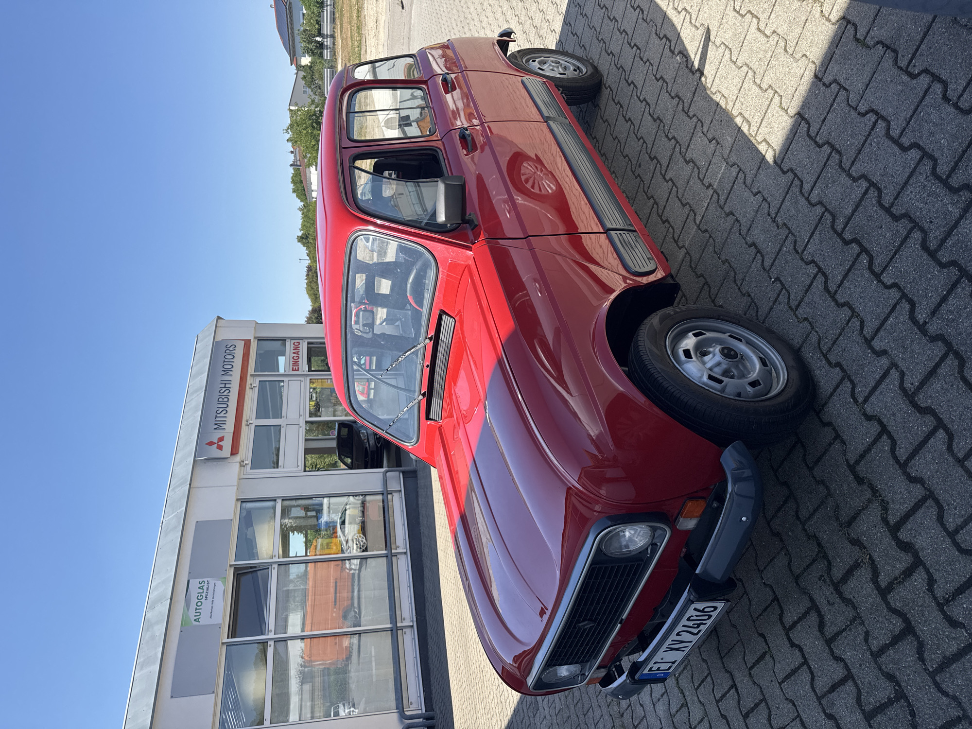 Classic Renault 4 and Audi TT RS spotted at Wettstetten auto shop