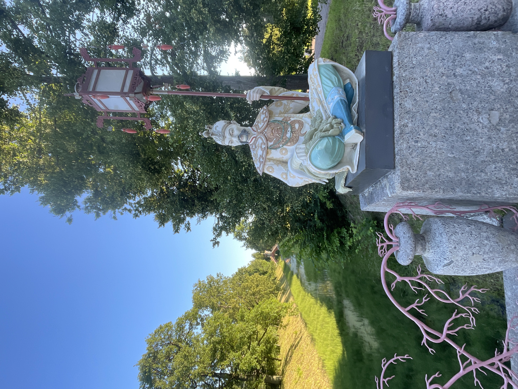 Catherine Palace grounds: gilded gate and Chinese statue