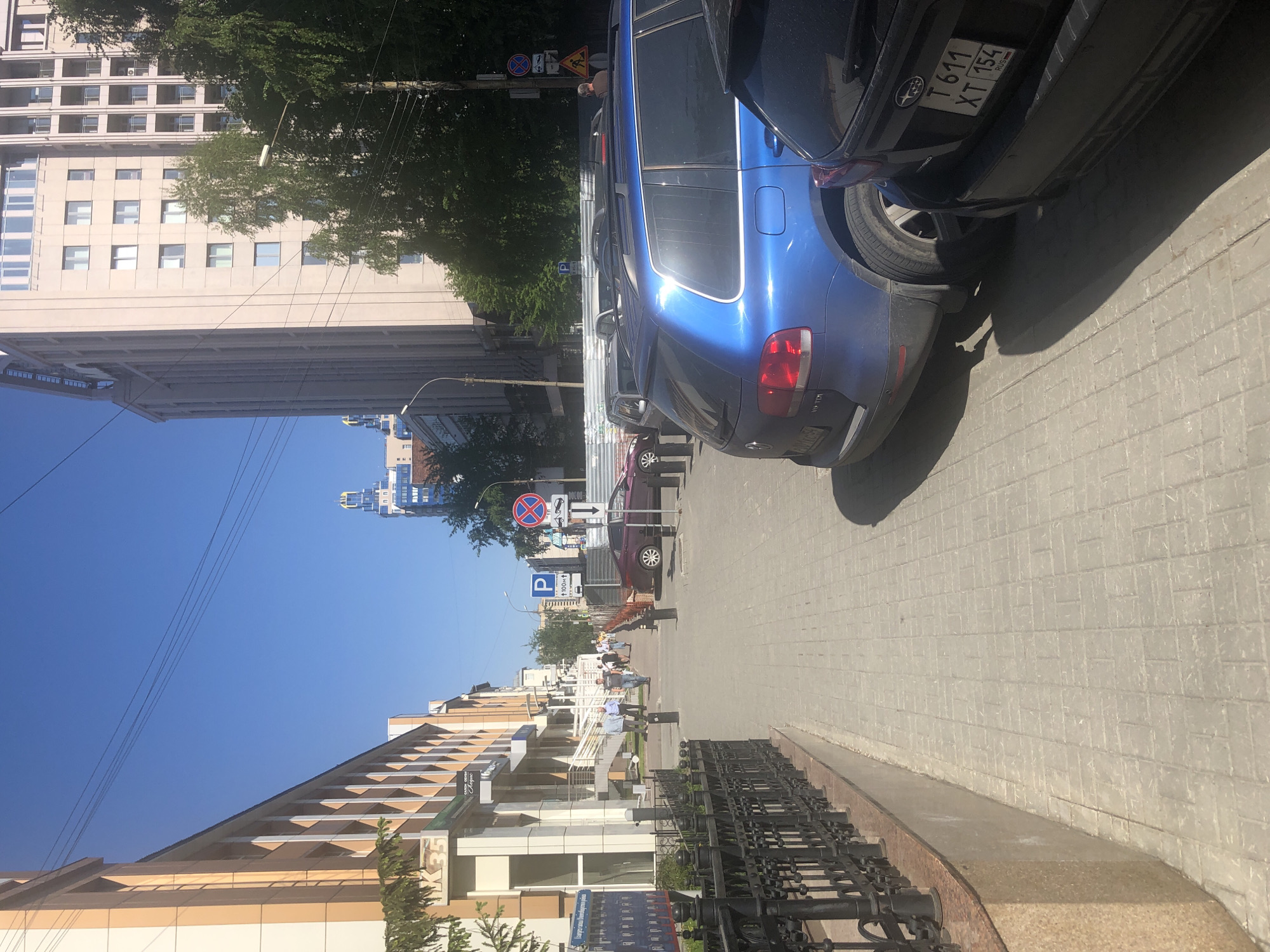 Urban street scene with parked vehicles captured by witness